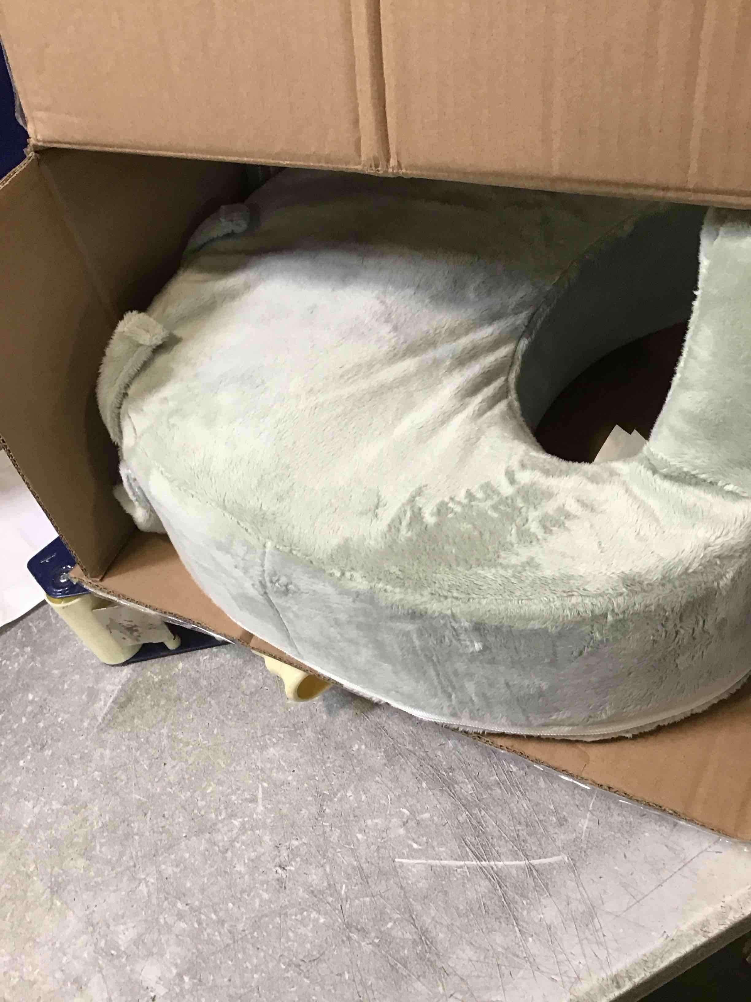 https://s3.amazonaws.com/lotting-images-prod/bidfta/GRA2286097_1742841088095.jpeg