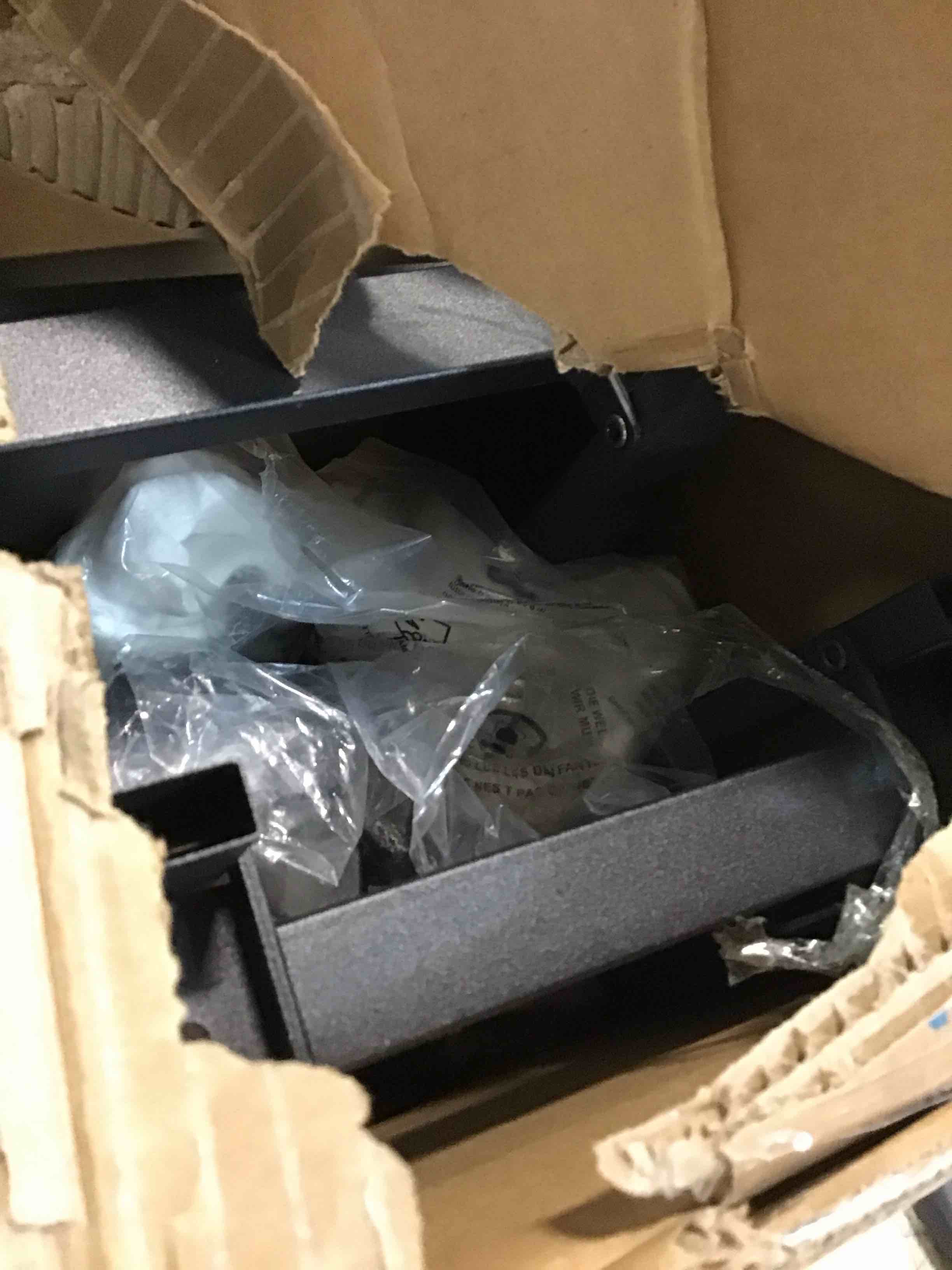 https://s3.amazonaws.com/lotting-images-prod/bidfta/GRA2289341_1739972664493.jpeg