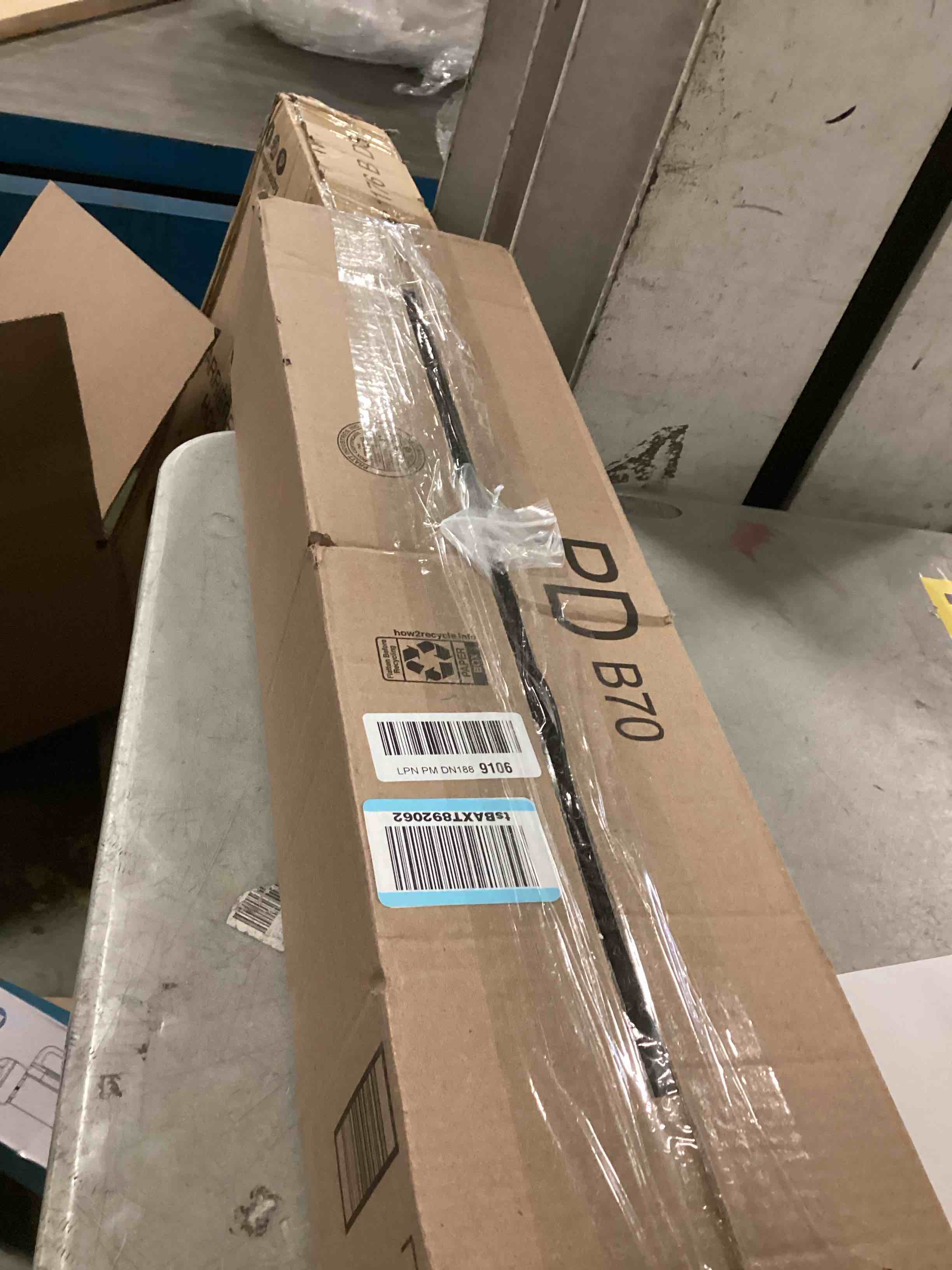 https://s3.amazonaws.com/lotting-images-prod/bidfta/GRA2290133_1738961430348.jpeg
