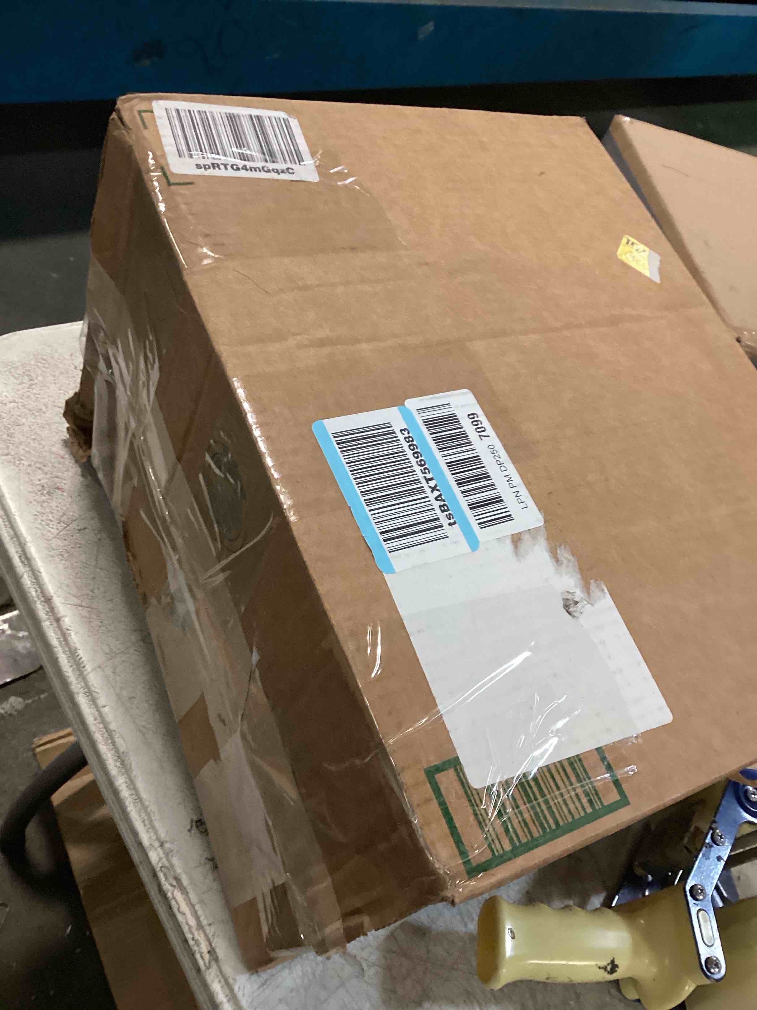https://s3.amazonaws.com/lotting-images-prod/bidfta/GRA2294190_1740062641818.jpeg