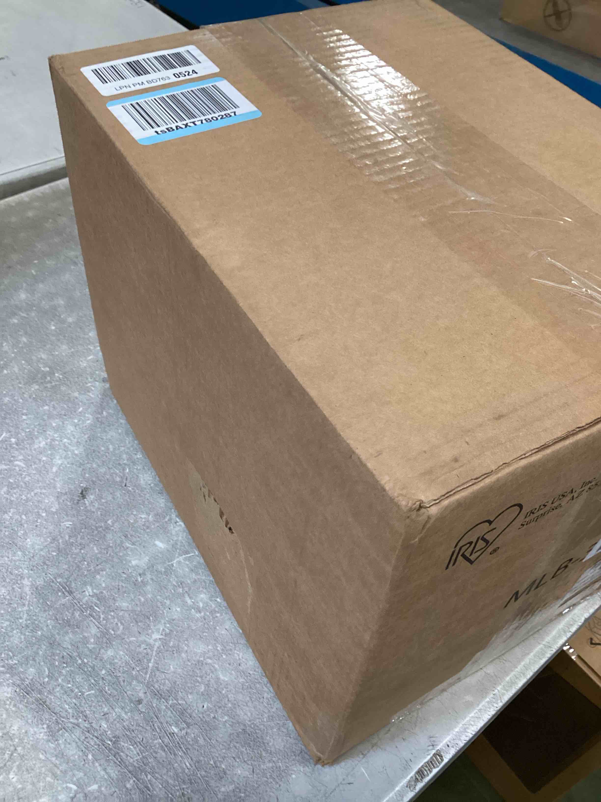 IRIS USA Plastic Storage Bins with Lids 6 Qt. Craft Organizers and Storage, Art Supply Storage Organizer, Arts and Crafts Organizer, Stackable and Secure Latch, Clear/Violet - 6 Pack