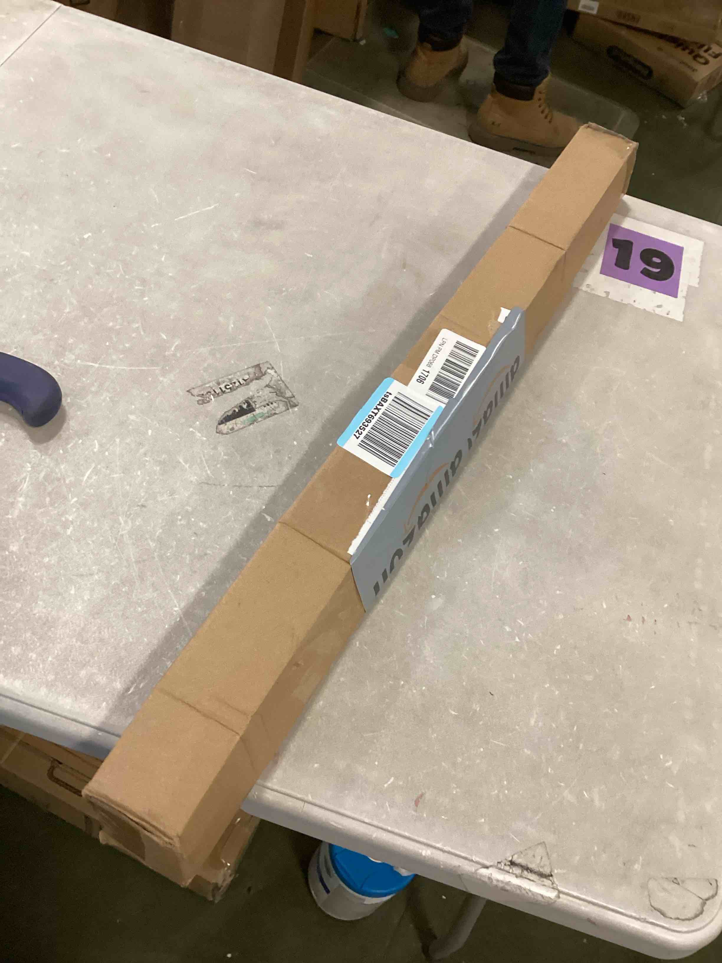 https://s3.amazonaws.com/lotting-images-prod/bidfta/GRA2295682_1740751538953.jpeg