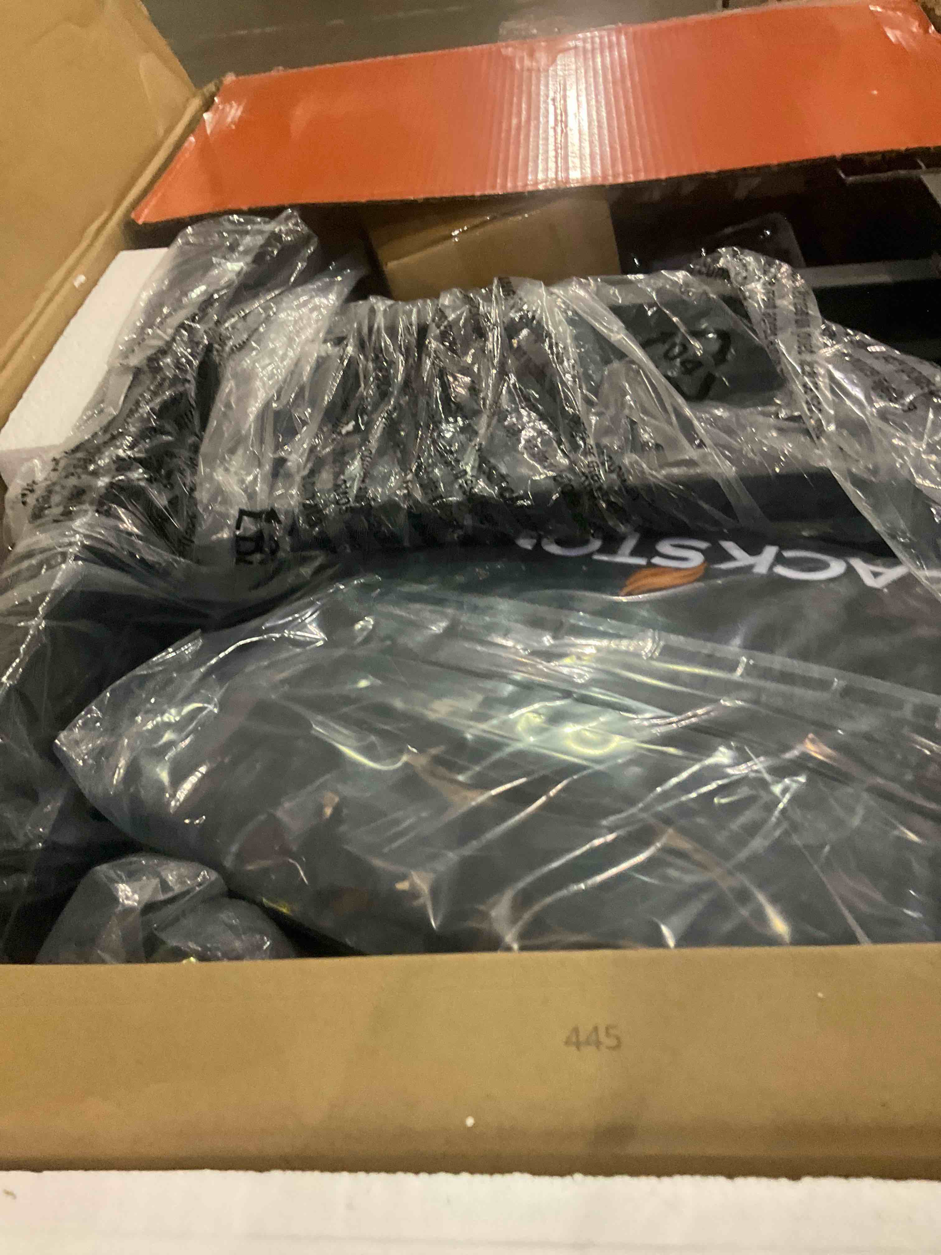 https://s3.amazonaws.com/lotting-images-prod/bidfta/GRA2296212_1747307942676.jpeg