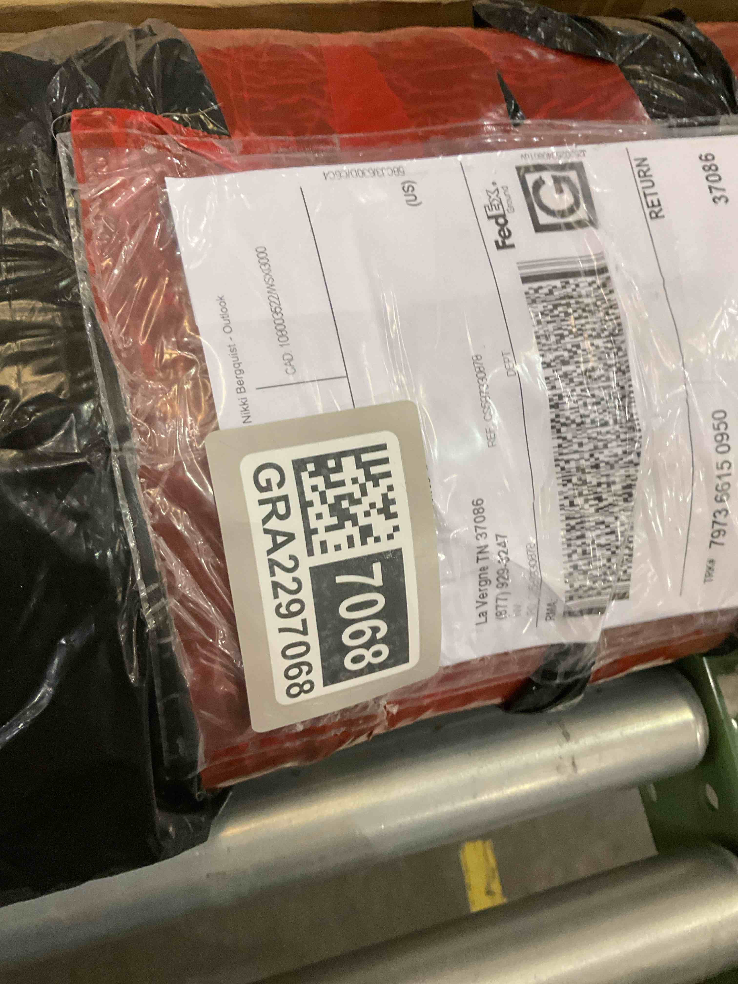 https://s3.amazonaws.com/lotting-images-prod/bidfta/GRA2297068_1748010141344.jpeg