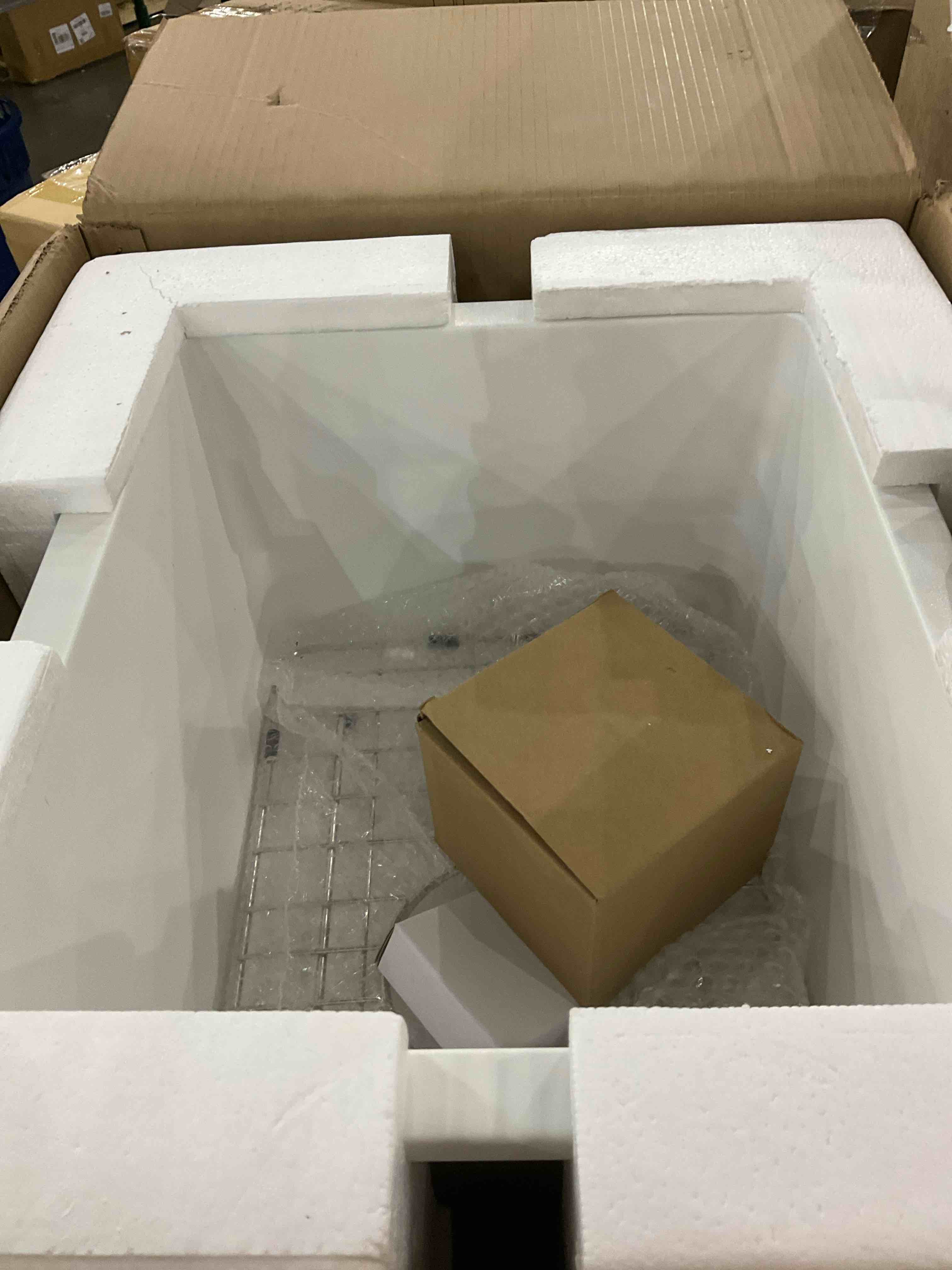 https://s3.amazonaws.com/lotting-images-prod/bidfta/GRA2299613_1747655917326.jpeg