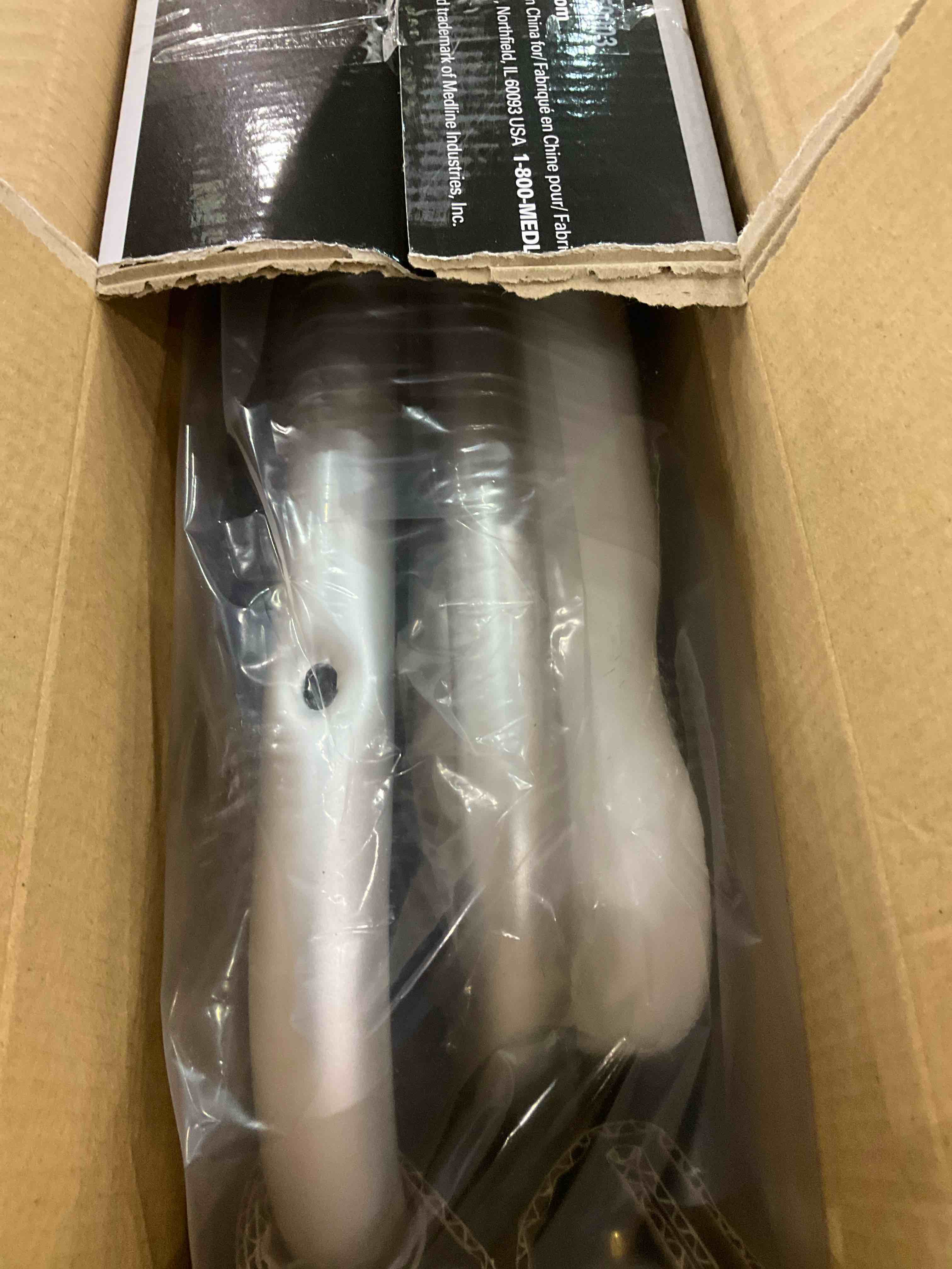 https://s3.amazonaws.com/lotting-images-prod/bidfta/GRA2299629_1747655547611.jpeg