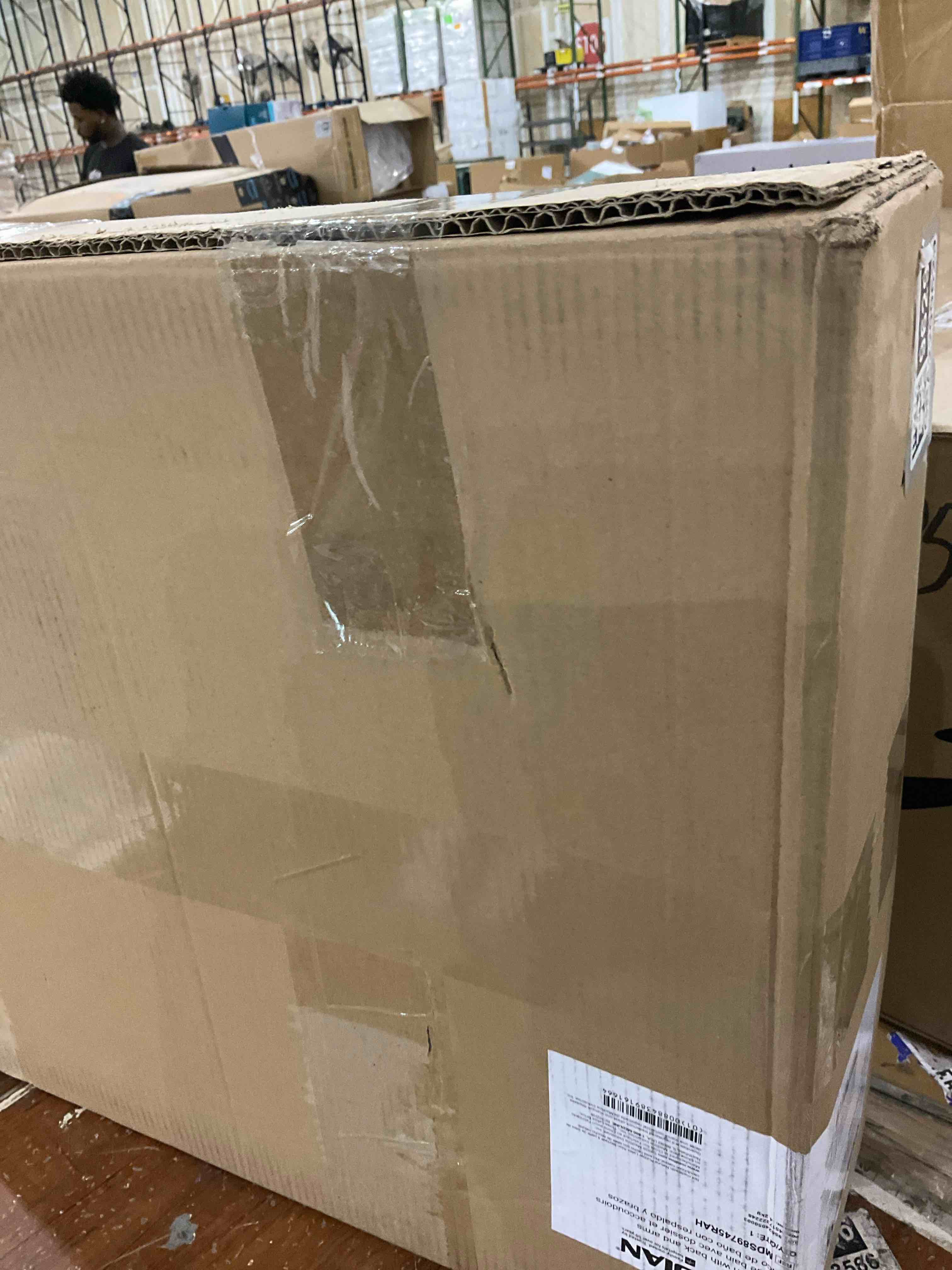 https://s3.amazonaws.com/lotting-images-prod/bidfta/GRA2299629_1747655564727.jpeg