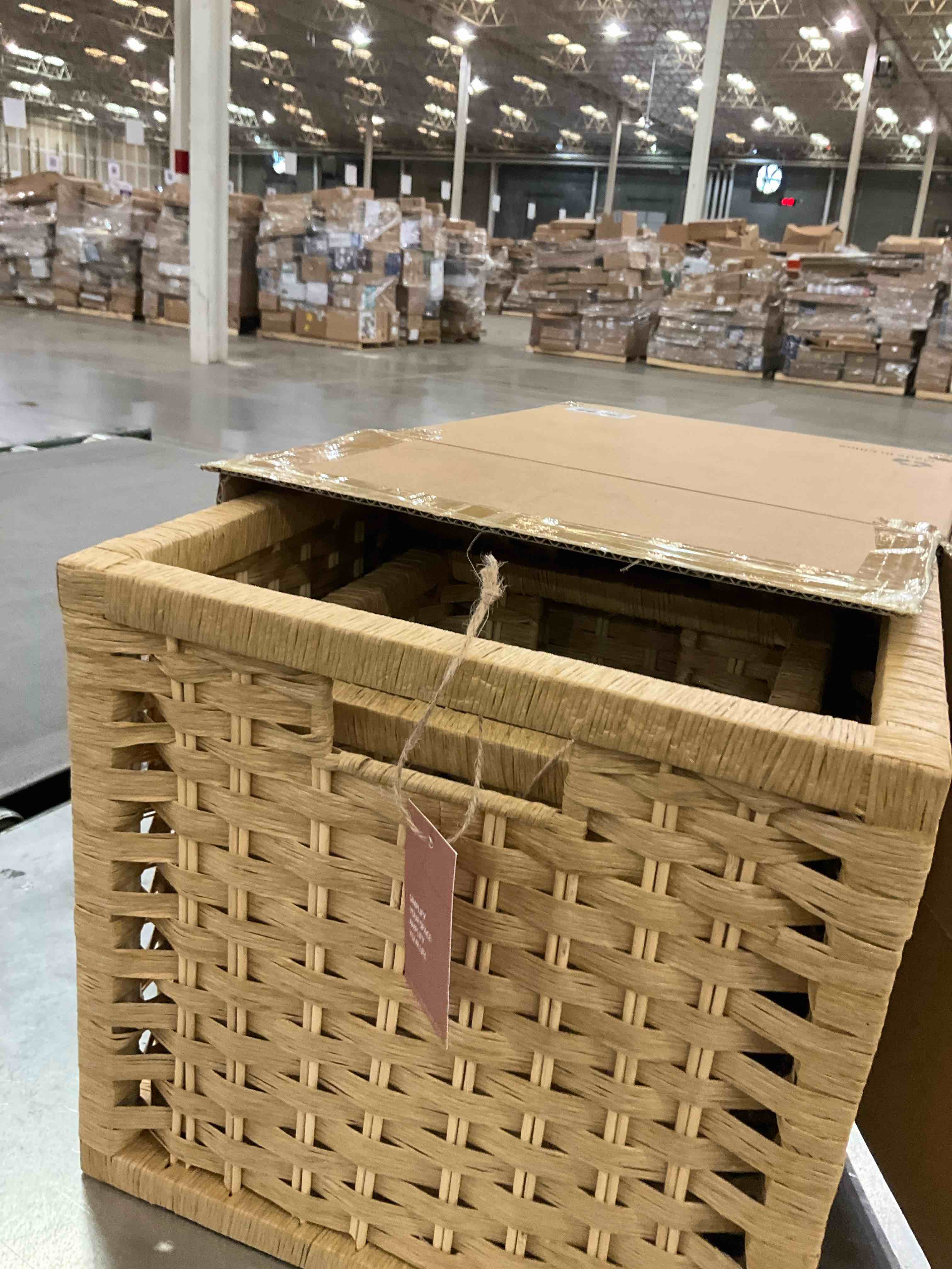 https://s3.amazonaws.com/lotting-images-prod/bidfta/GRA2299722_1747330309633.jpeg