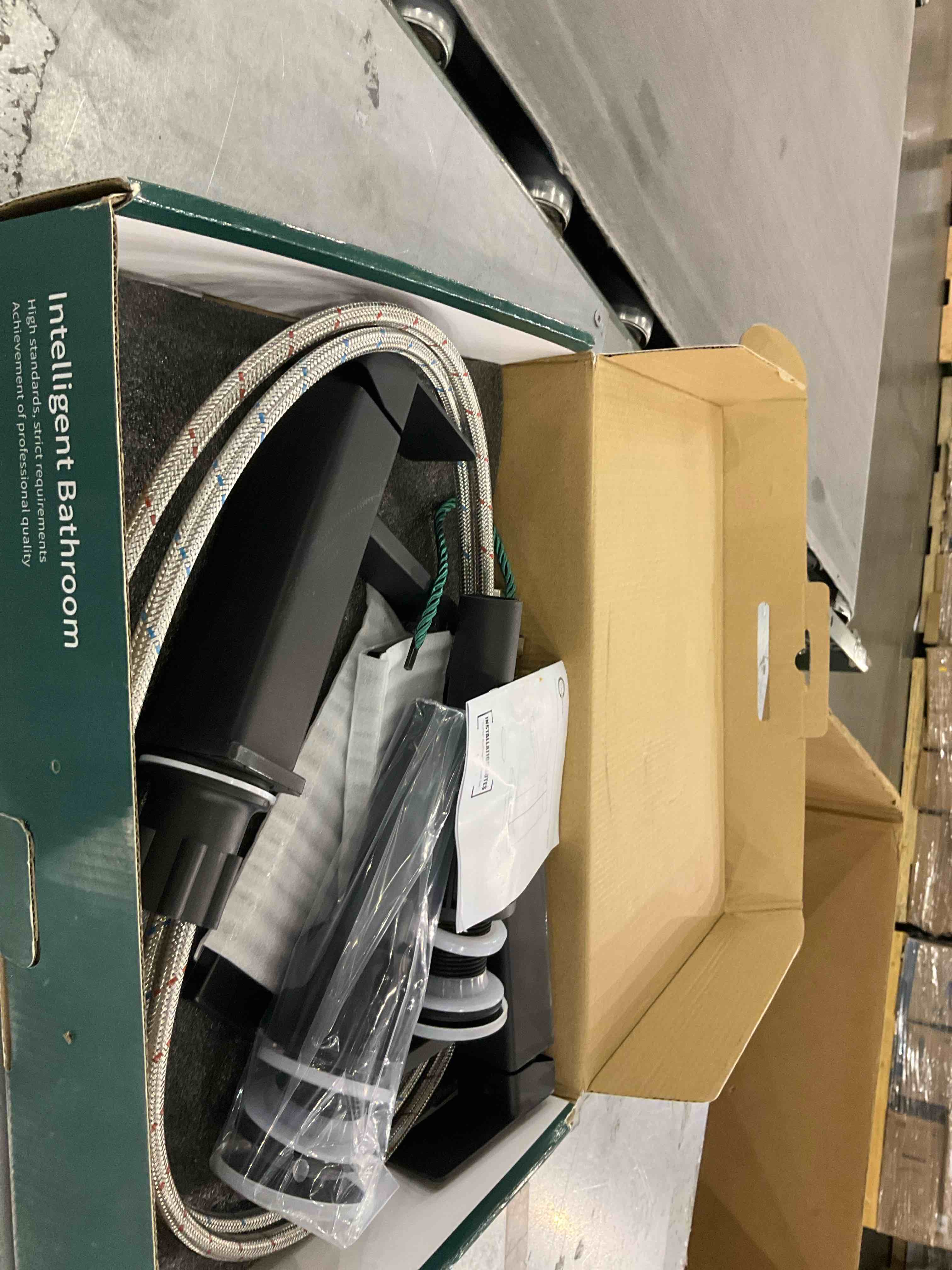 https://s3.amazonaws.com/lotting-images-prod/bidfta/GRA2300378_1747402687412.jpeg