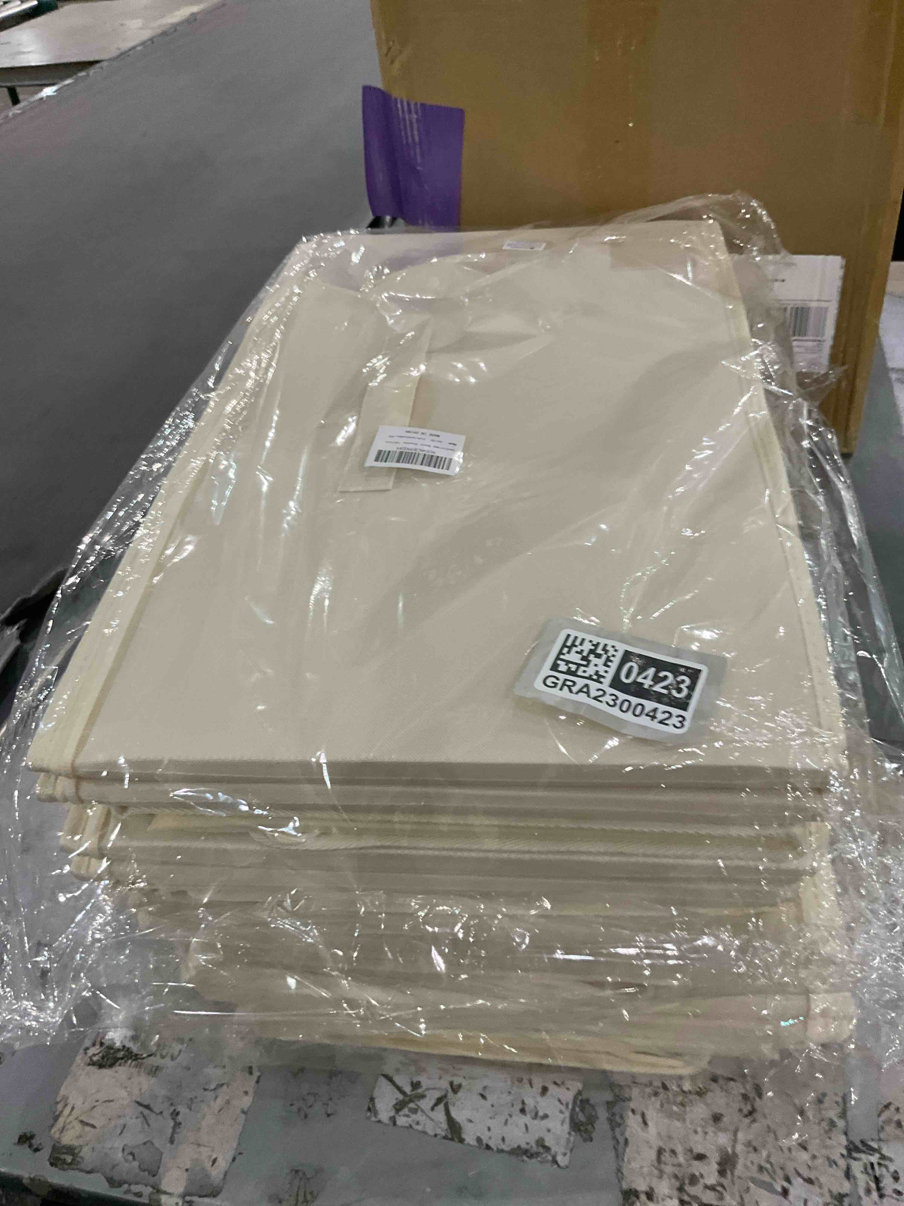 https://s3.amazonaws.com/lotting-images-prod/bidfta/GRA2300423_1747399359086.jpeg