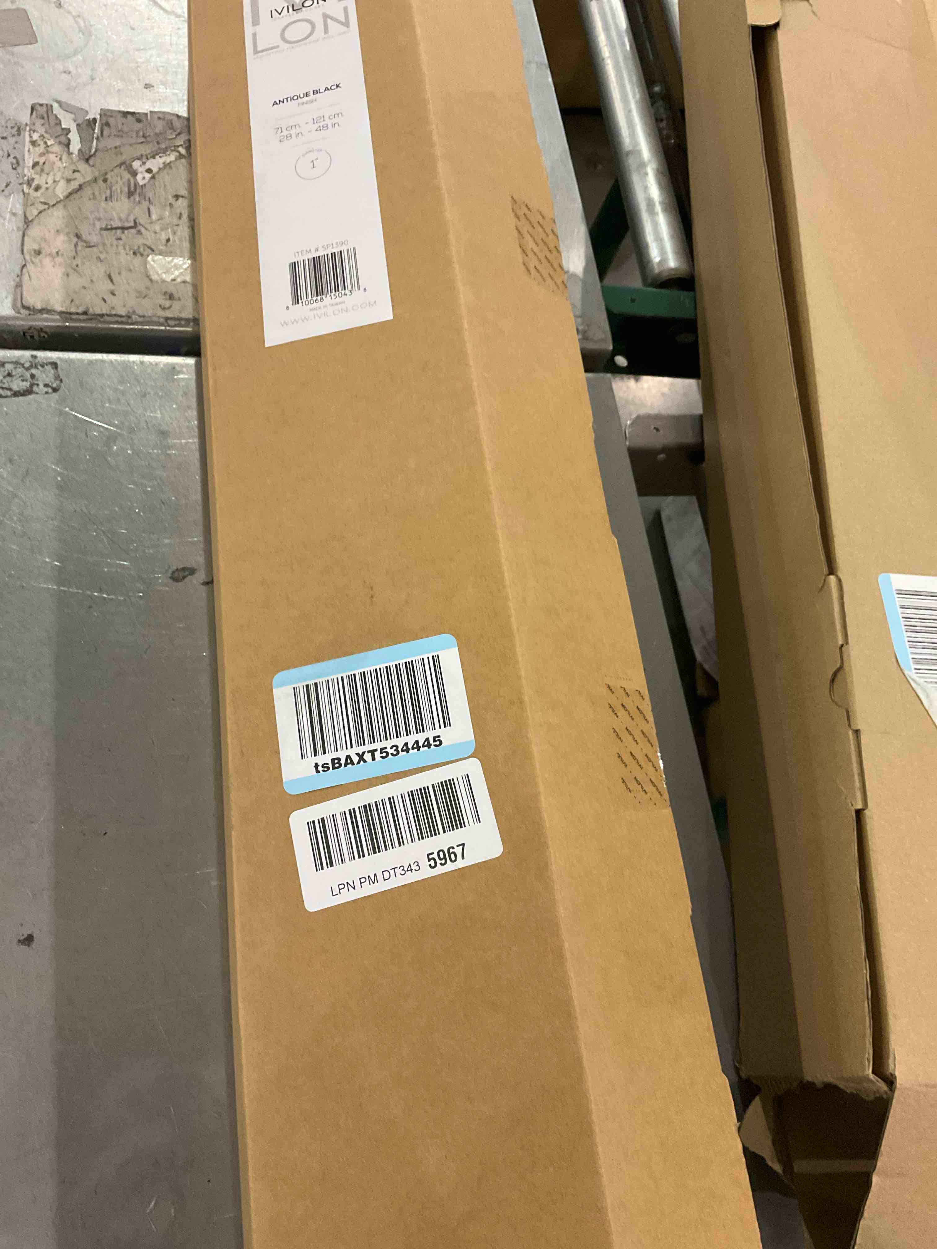 https://s3.amazonaws.com/lotting-images-prod/bidfta/GRA2300648_1747406661043.jpeg