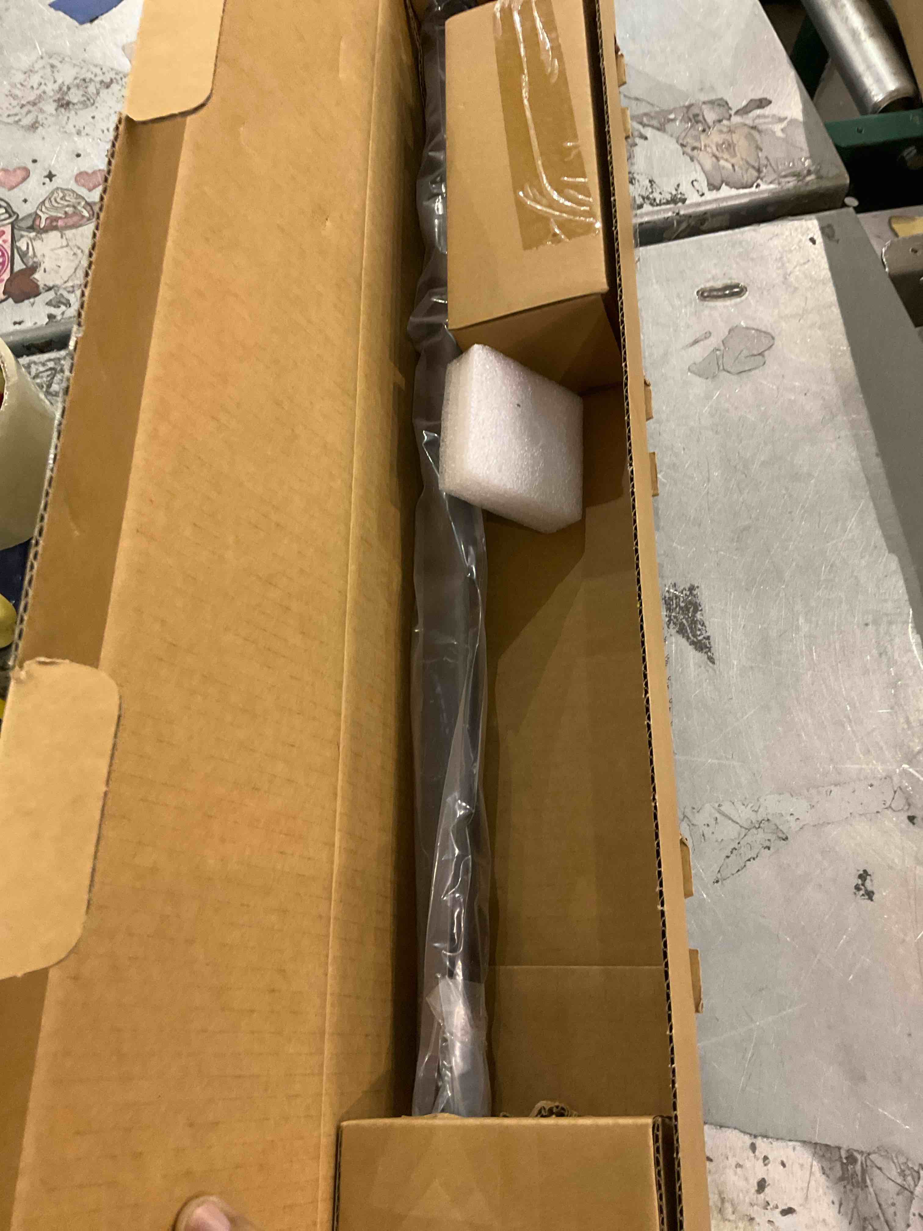 https://s3.amazonaws.com/lotting-images-prod/bidfta/GRA2300648_1747406666578.jpeg