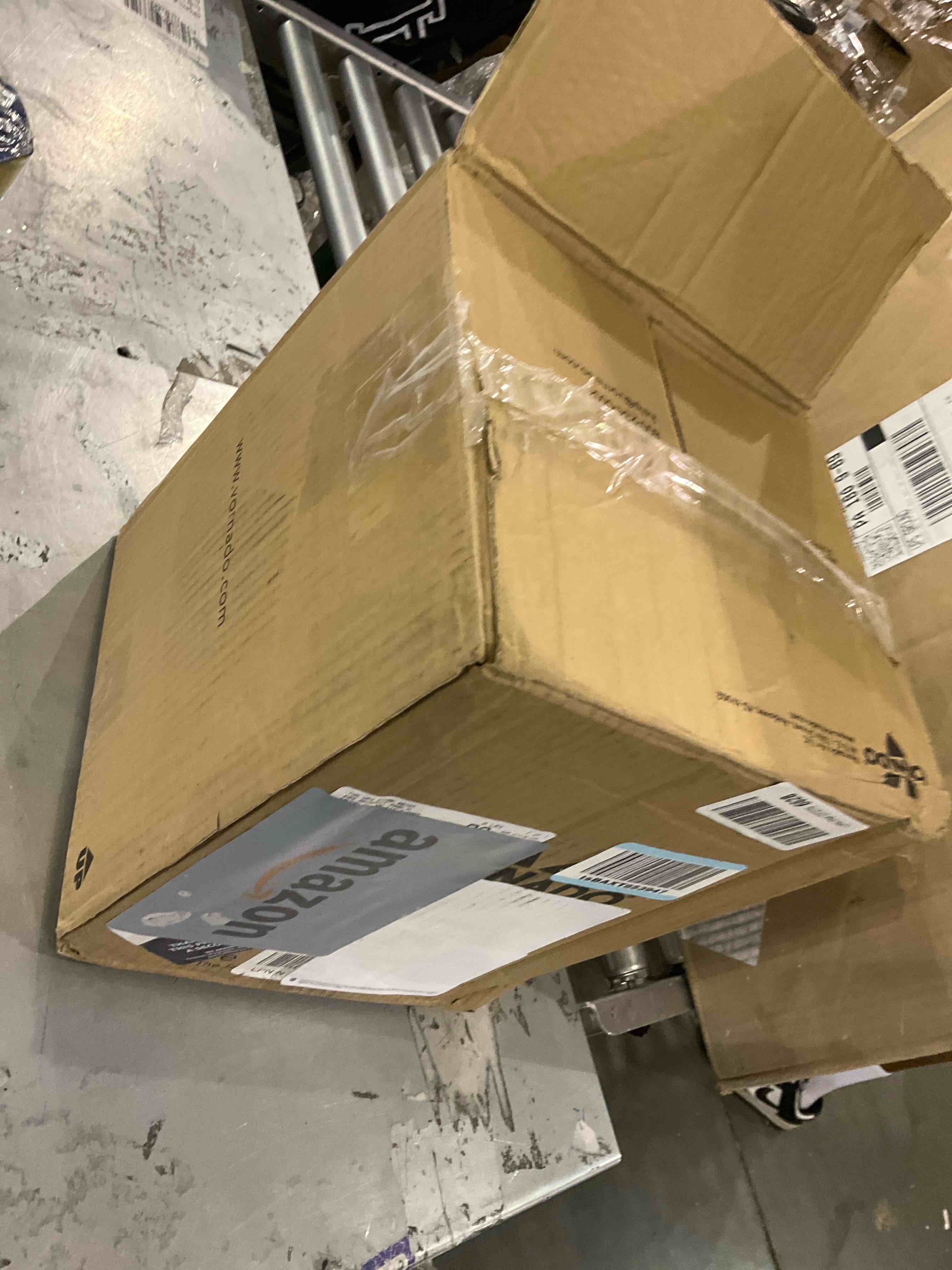 https://s3.amazonaws.com/lotting-images-prod/bidfta/GRA2301370_1747655930303.jpeg