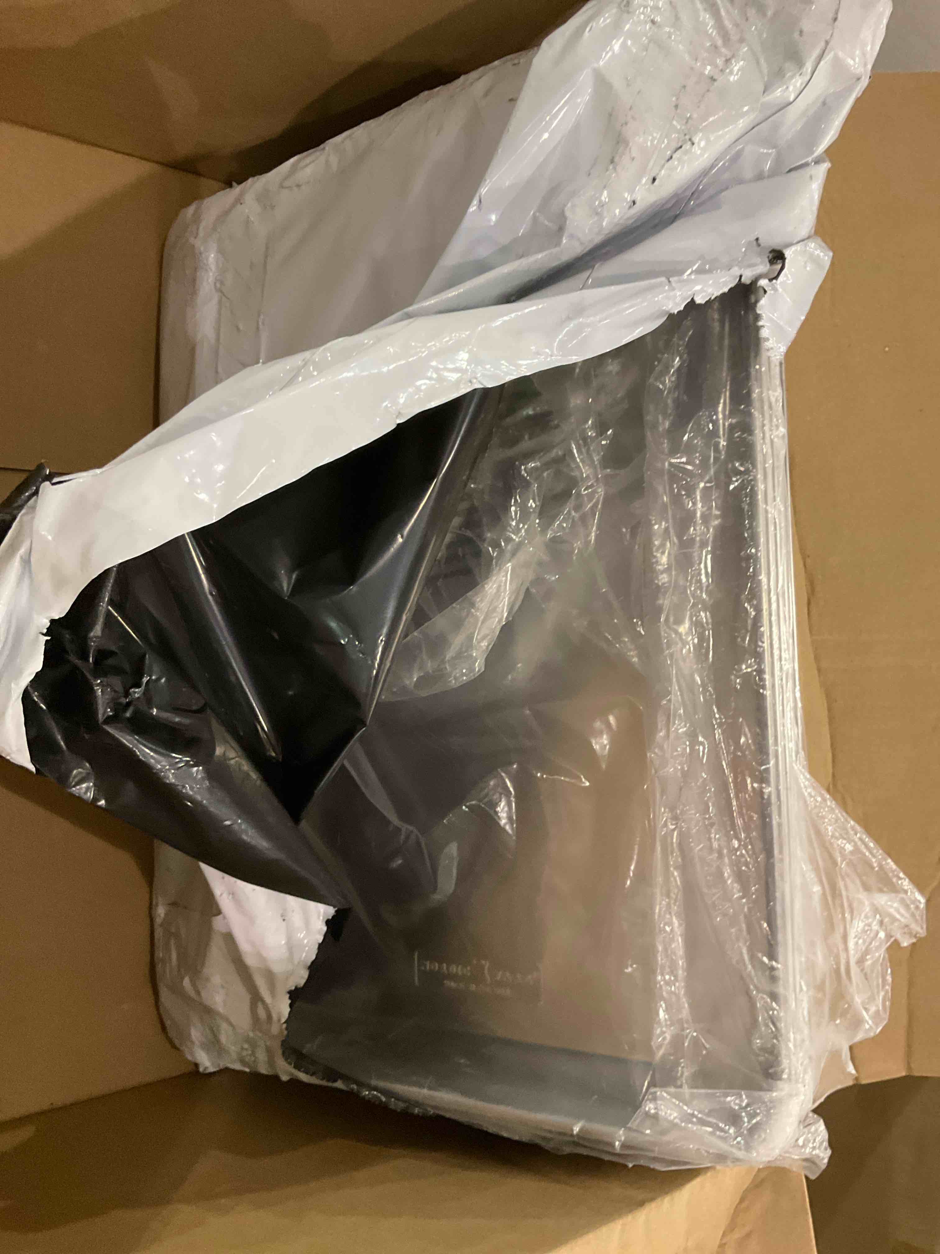 https://s3.amazonaws.com/lotting-images-prod/bidfta/GRA2301396_1747654802529.jpeg
