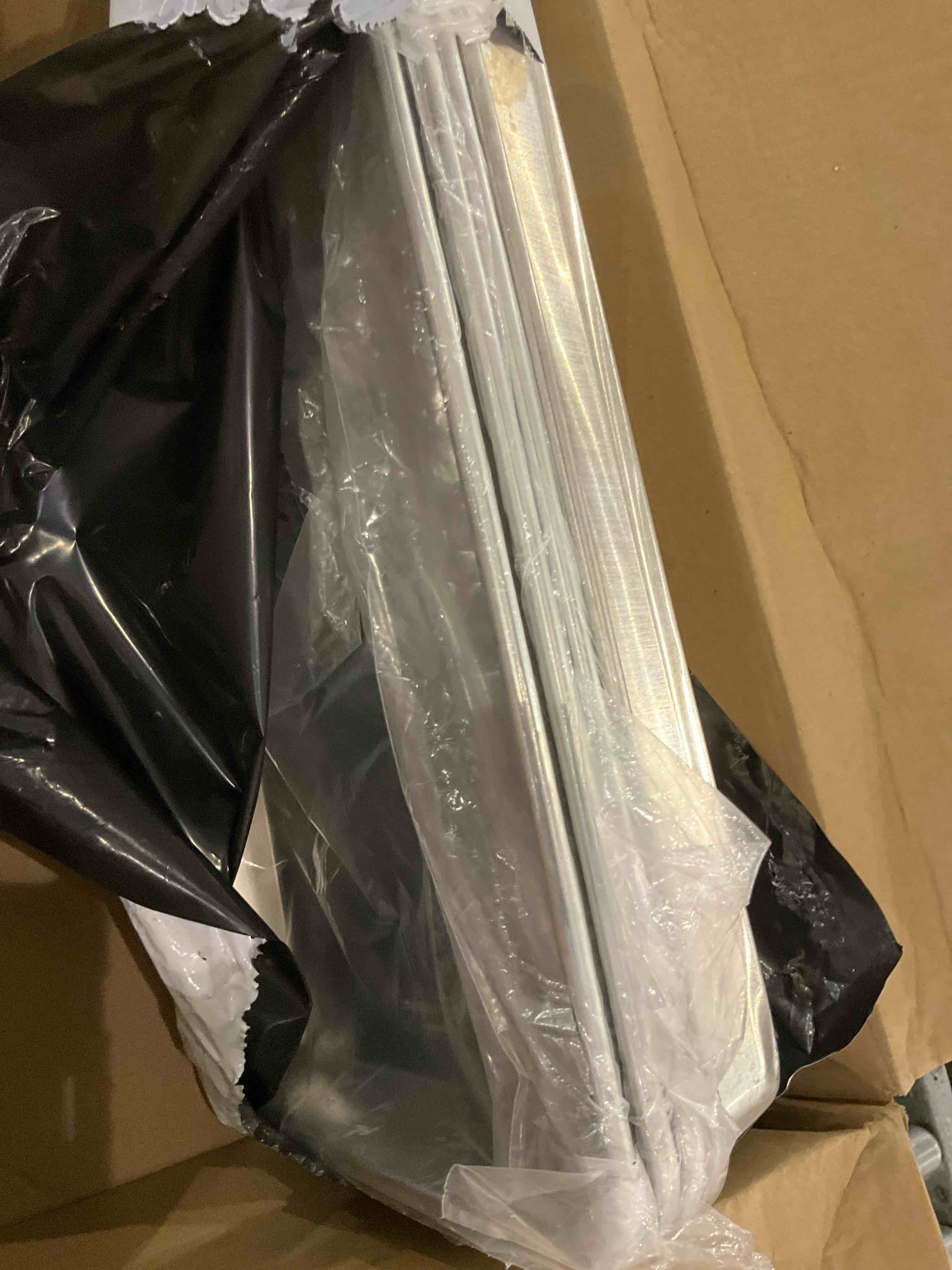 https://s3.amazonaws.com/lotting-images-prod/bidfta/GRA2301396_1747654805256.jpeg