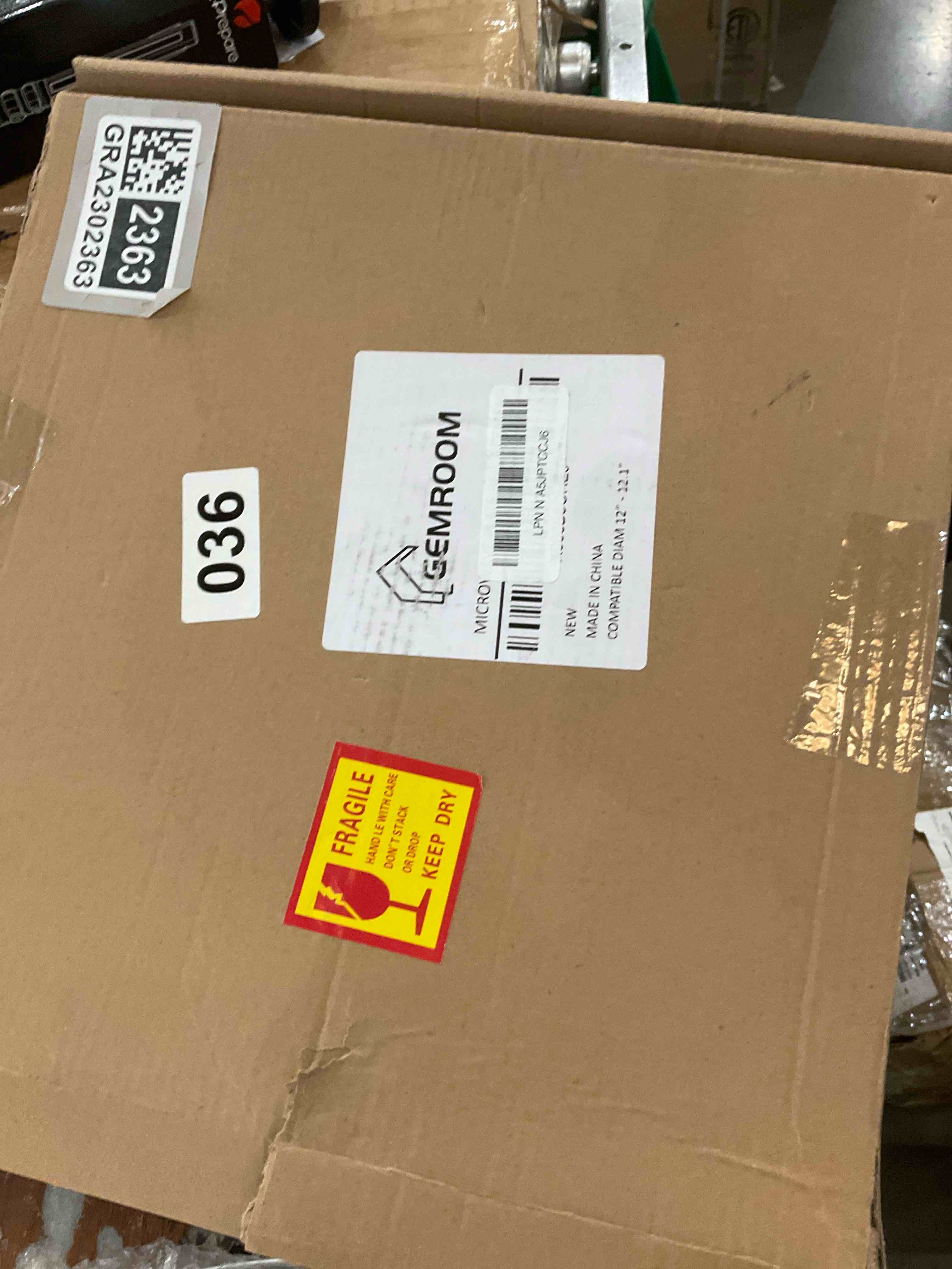 https://s3.amazonaws.com/lotting-images-prod/bidfta/GRA2302363_1747676952571.jpeg