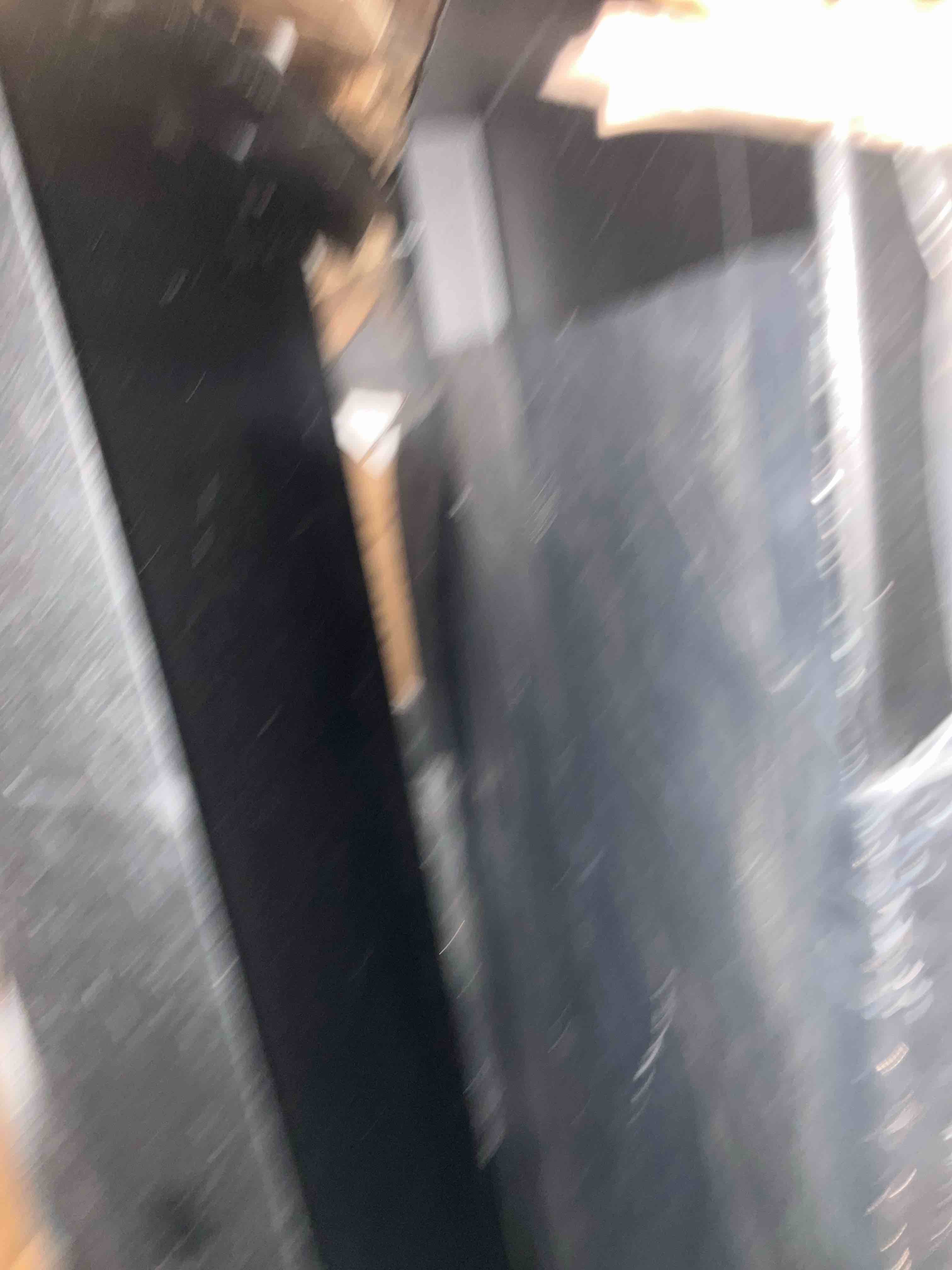 https://s3.amazonaws.com/lotting-images-prod/bidfta/GRA2304325_1748603712096.jpeg