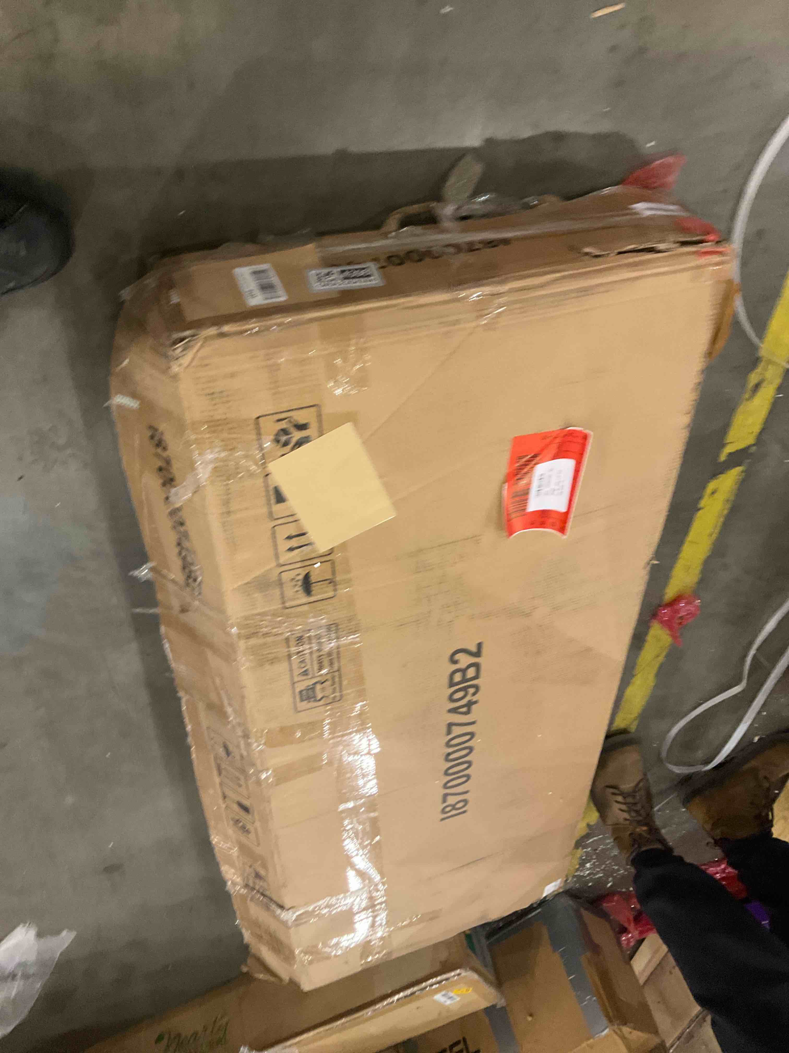 https://s3.amazonaws.com/lotting-images-prod/bidfta/GRA2304398_1748609513647.jpeg