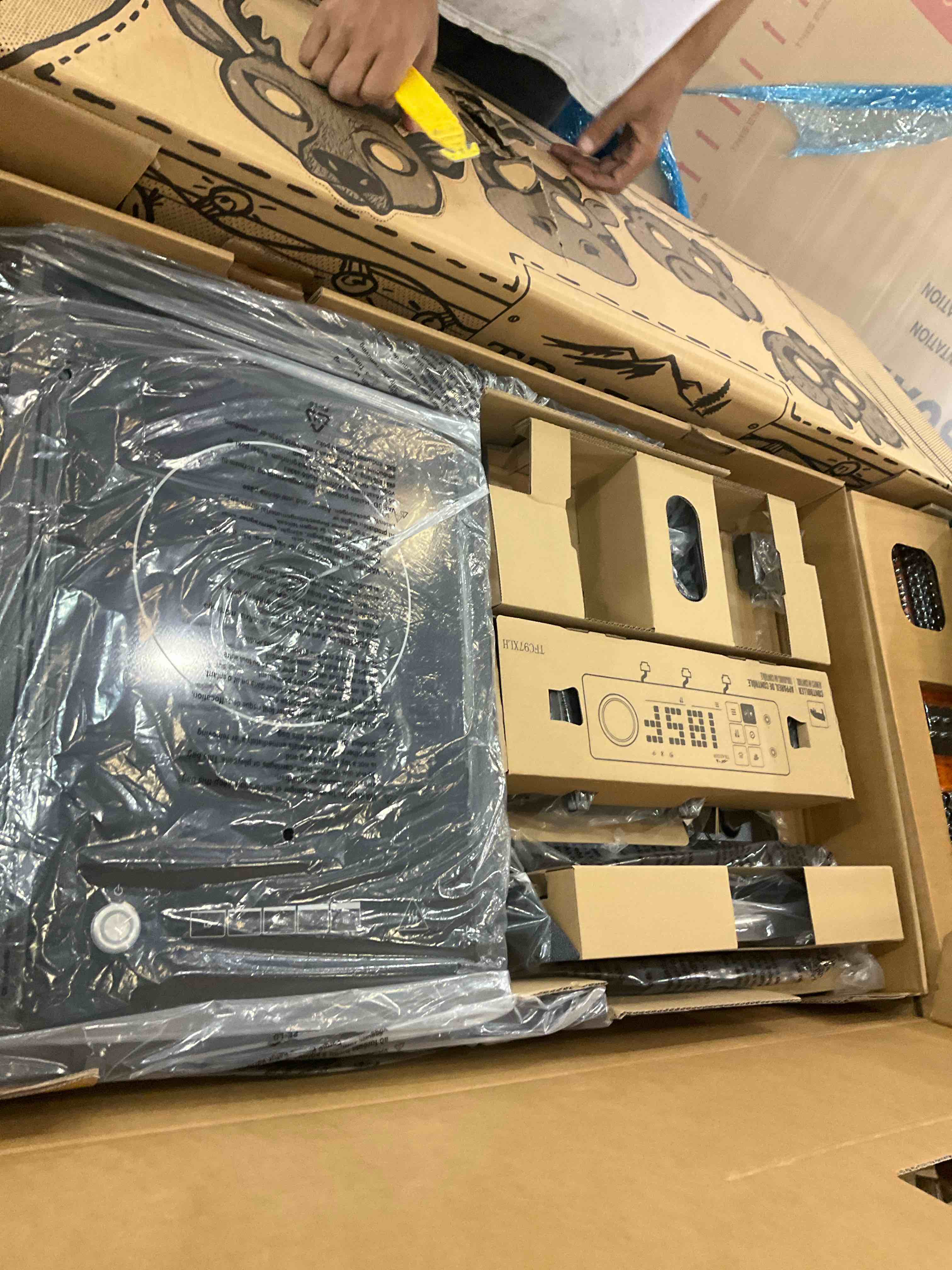 https://s3.amazonaws.com/lotting-images-prod/bidfta/GRA2304520_1748624108327.jpeg