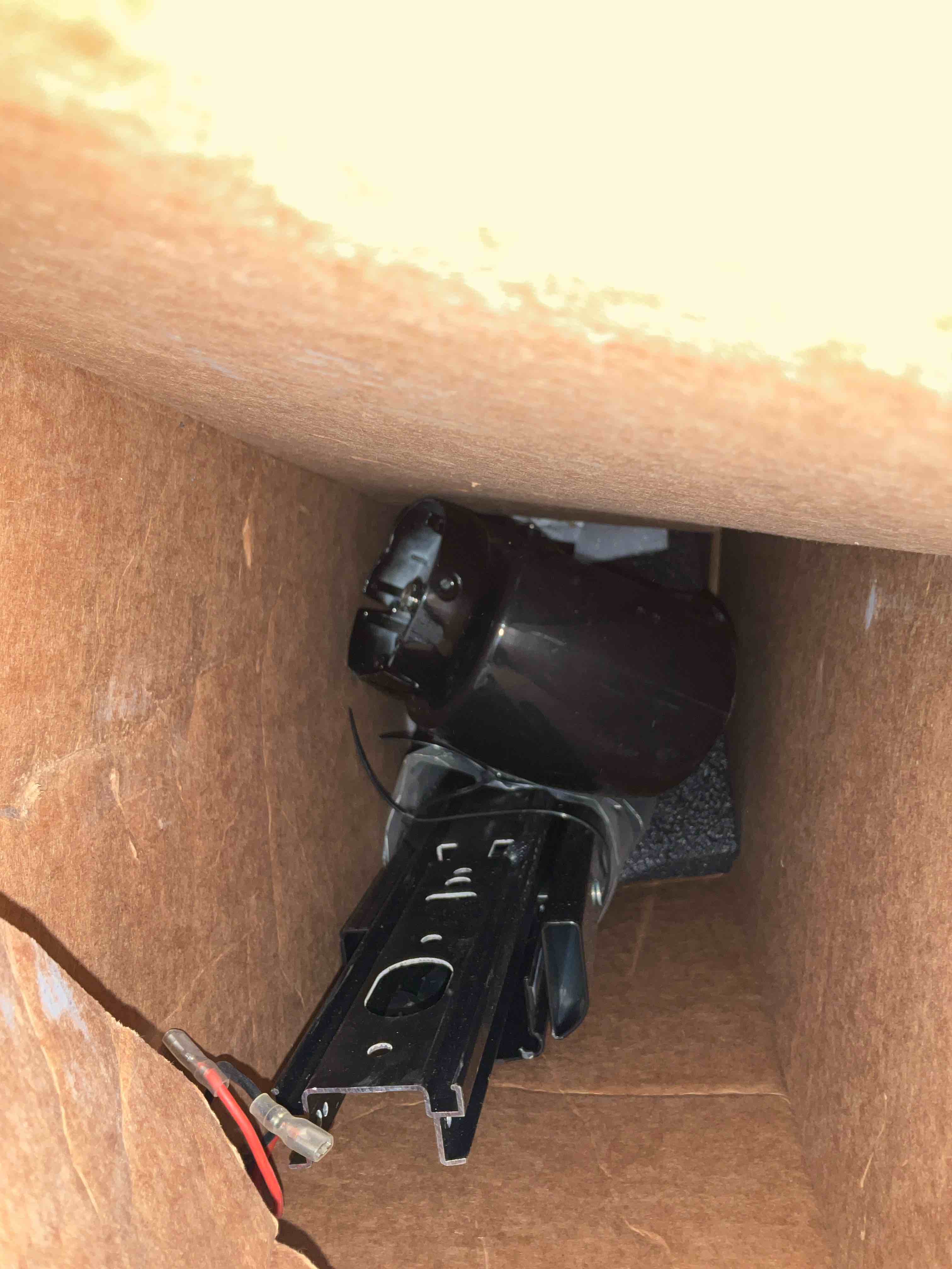 https://s3.amazonaws.com/lotting-images-prod/bidfta/GRA2304539_1748625833098.jpeg