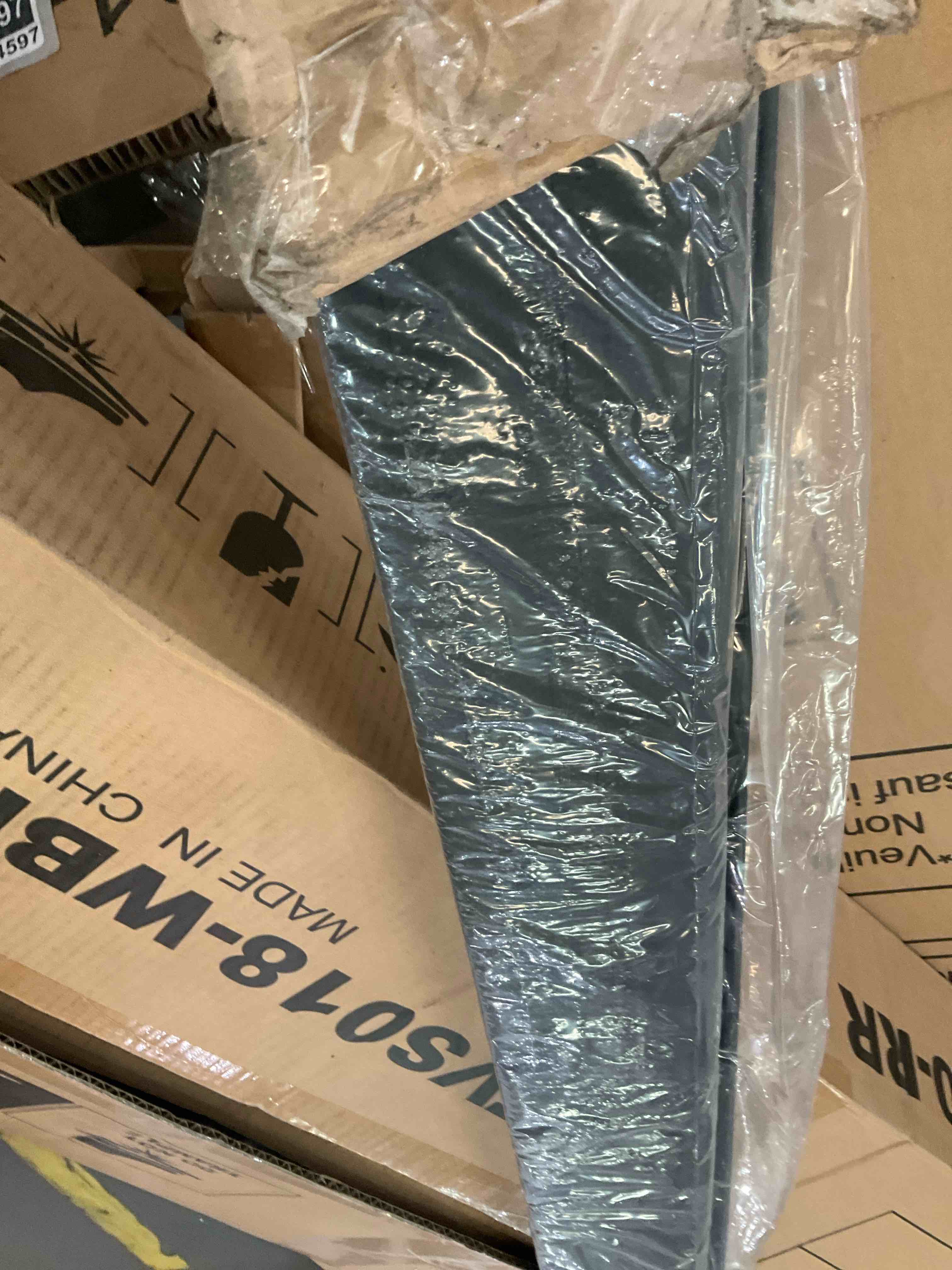 https://s3.amazonaws.com/lotting-images-prod/bidfta/GRA2304605_1748631962176.jpeg