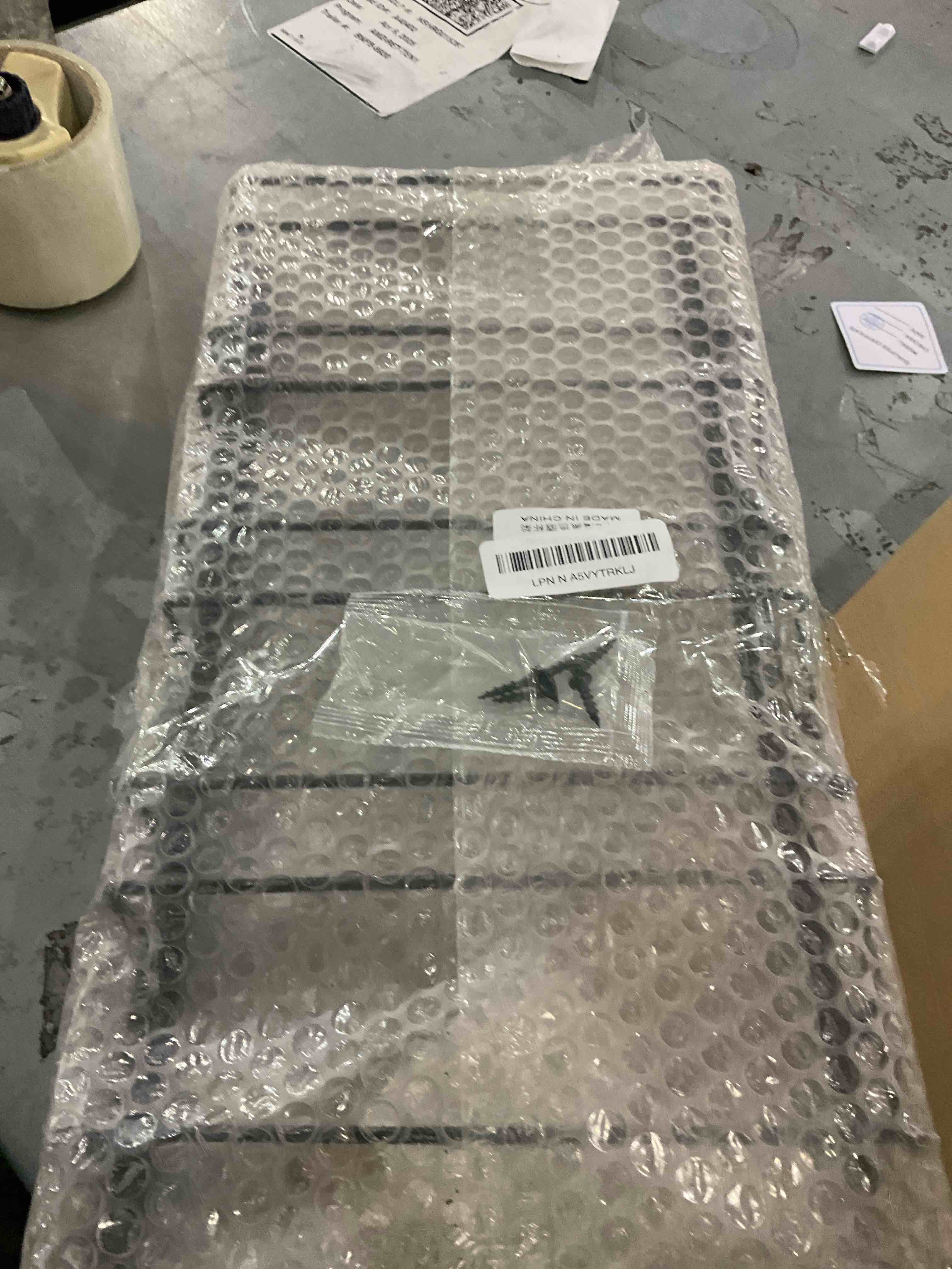 https://s3.amazonaws.com/lotting-images-prod/bidfta/GRA2305209_1747667886799.jpeg