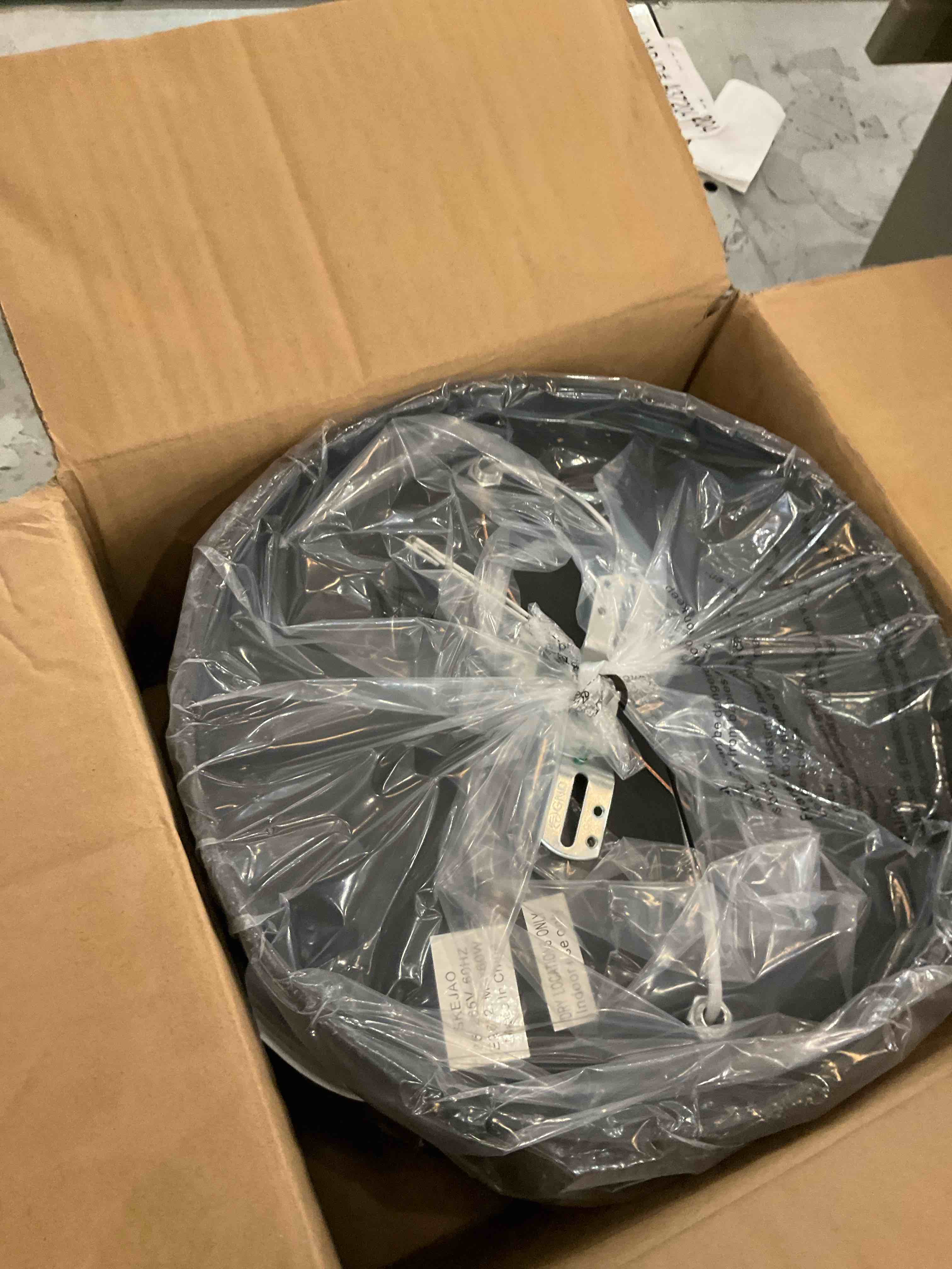 https://s3.amazonaws.com/lotting-images-prod/bidfta/GRA2305236_1747673209485.jpeg