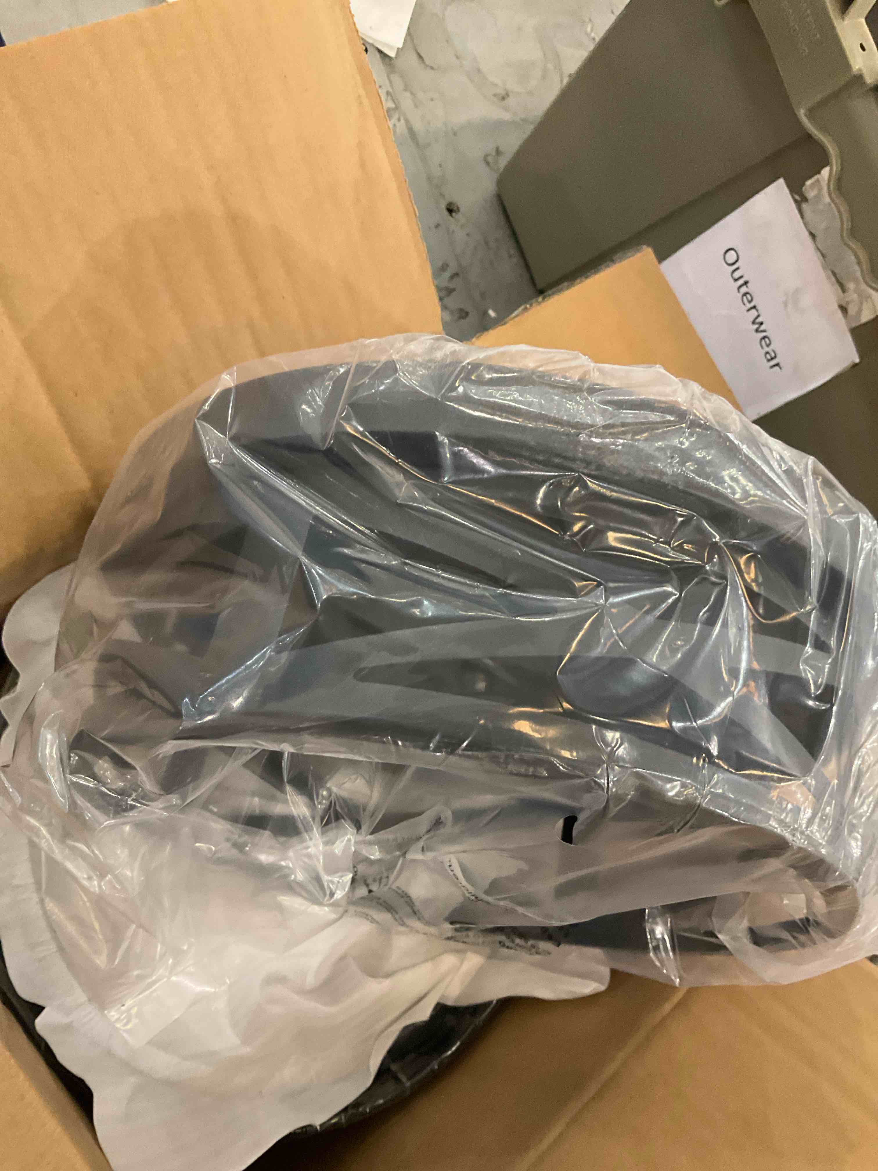 https://s3.amazonaws.com/lotting-images-prod/bidfta/GRA2305236_1747673218120.jpeg