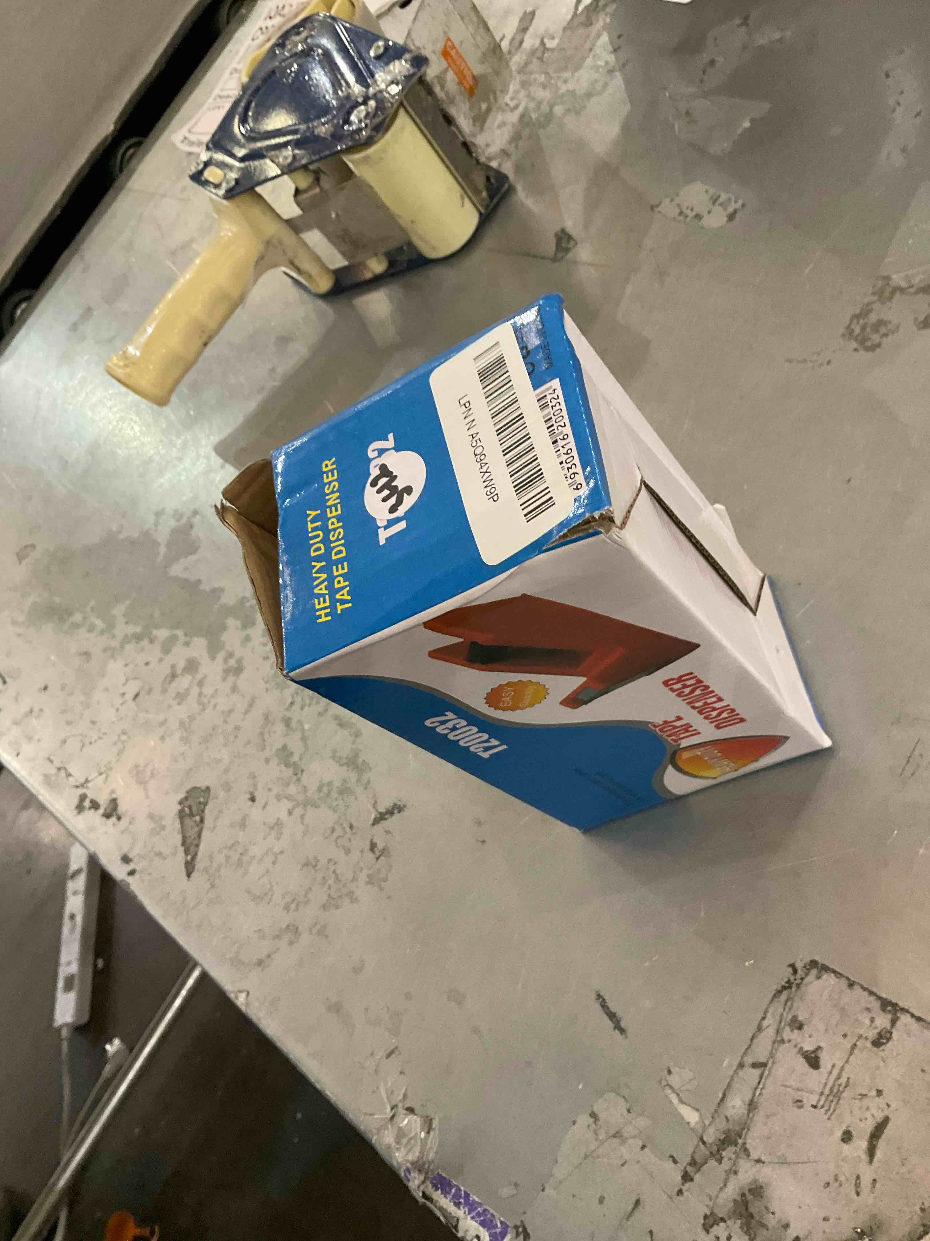 https://s3.amazonaws.com/lotting-images-prod/bidfta/GRA2305259_1747675250443.jpeg