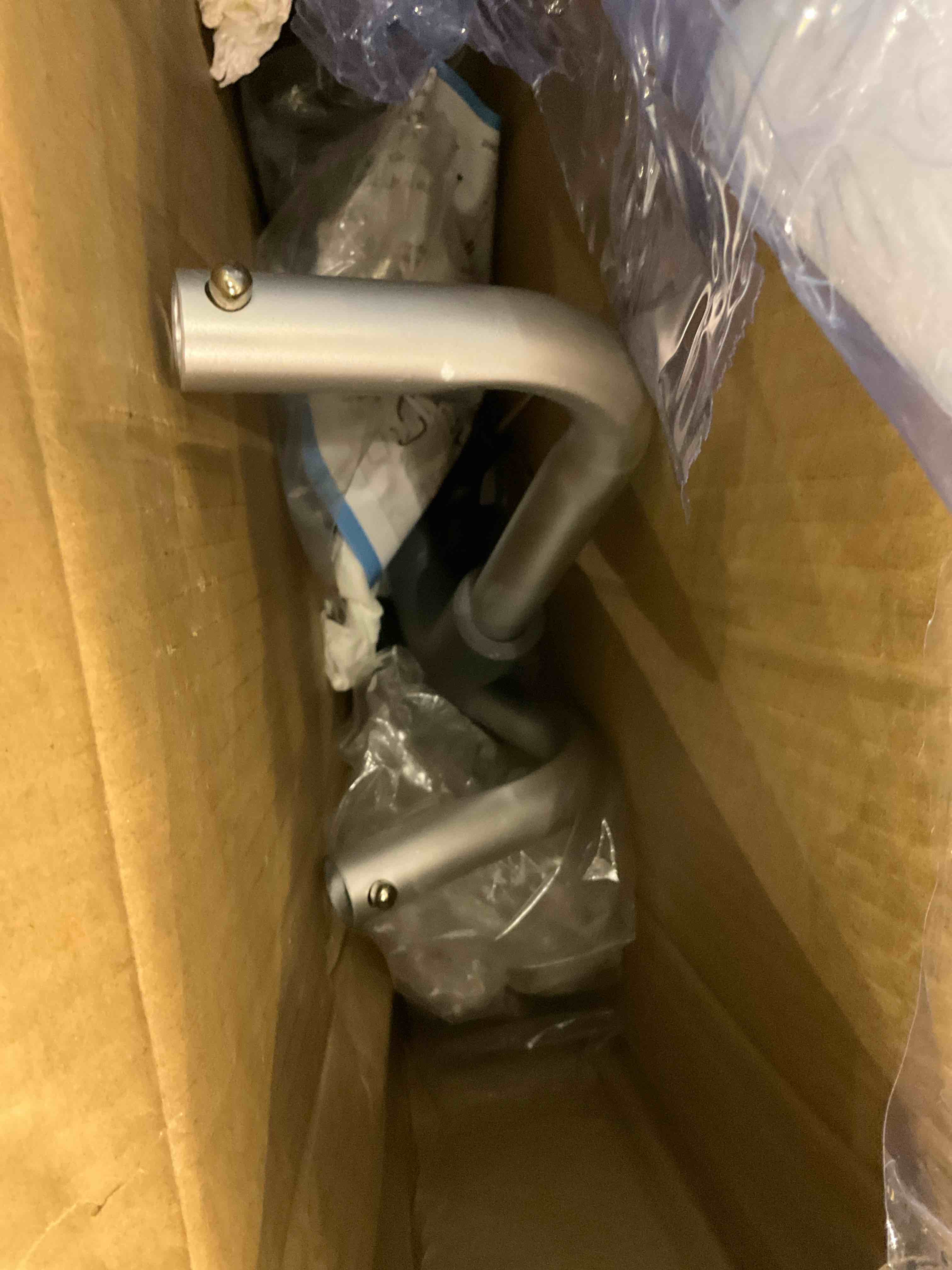 https://s3.amazonaws.com/lotting-images-prod/bidfta/GRA2306140_1747828553481.jpeg