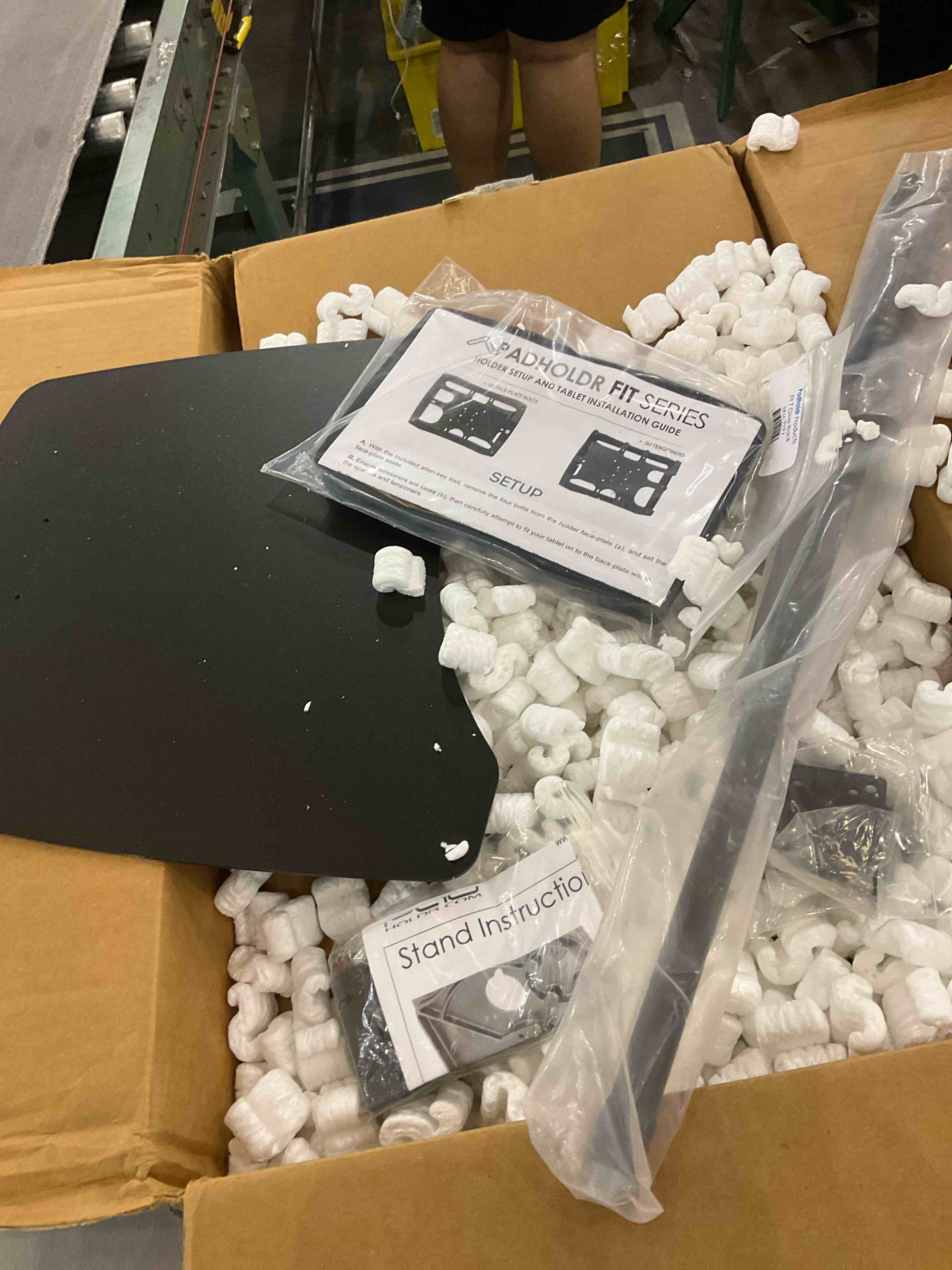 https://s3.amazonaws.com/lotting-images-prod/bidfta/GRA2306321_1747832095250.jpeg