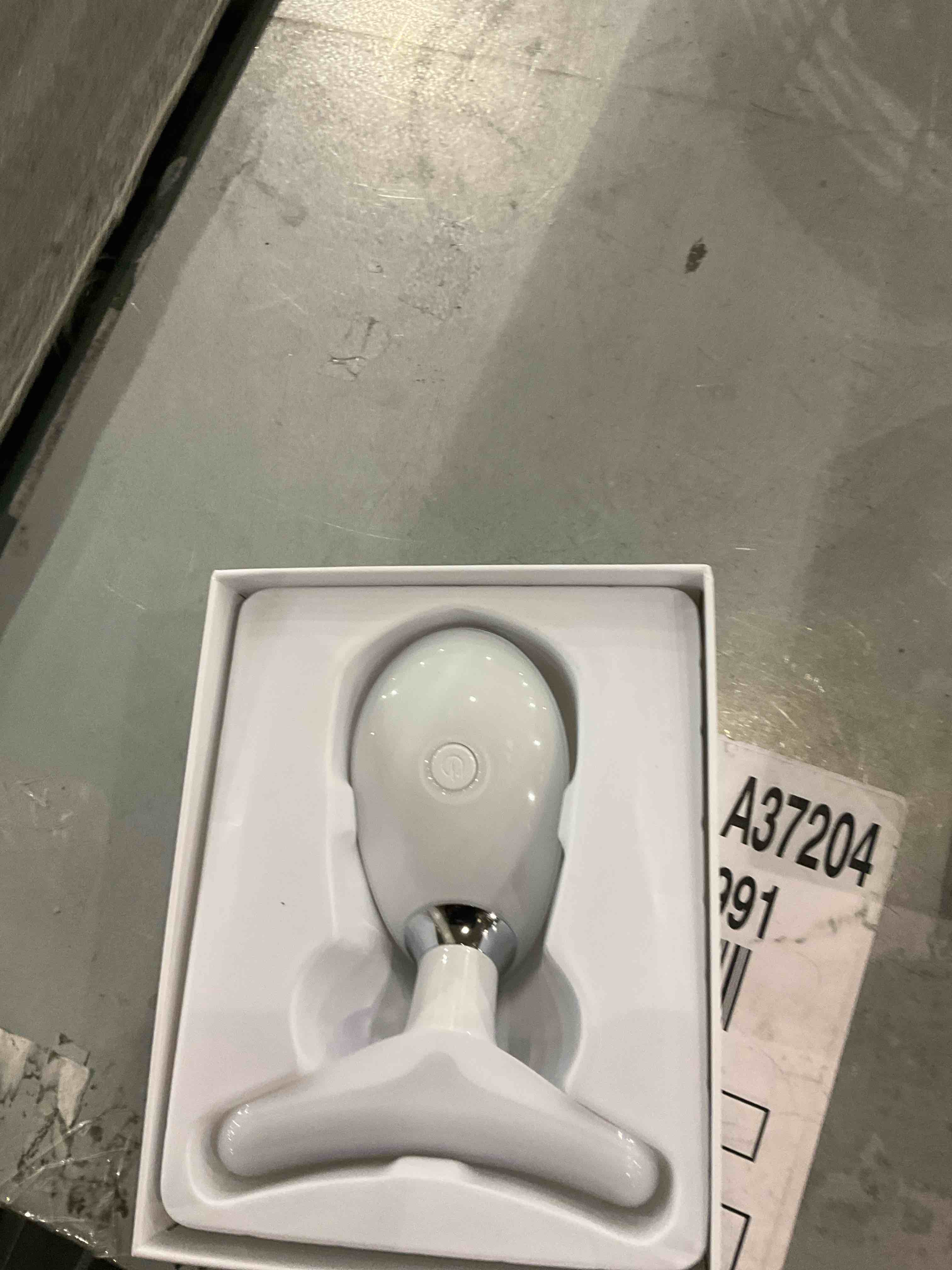 https://s3.amazonaws.com/lotting-images-prod/bidfta/GRA2306870_1747913516815.jpeg