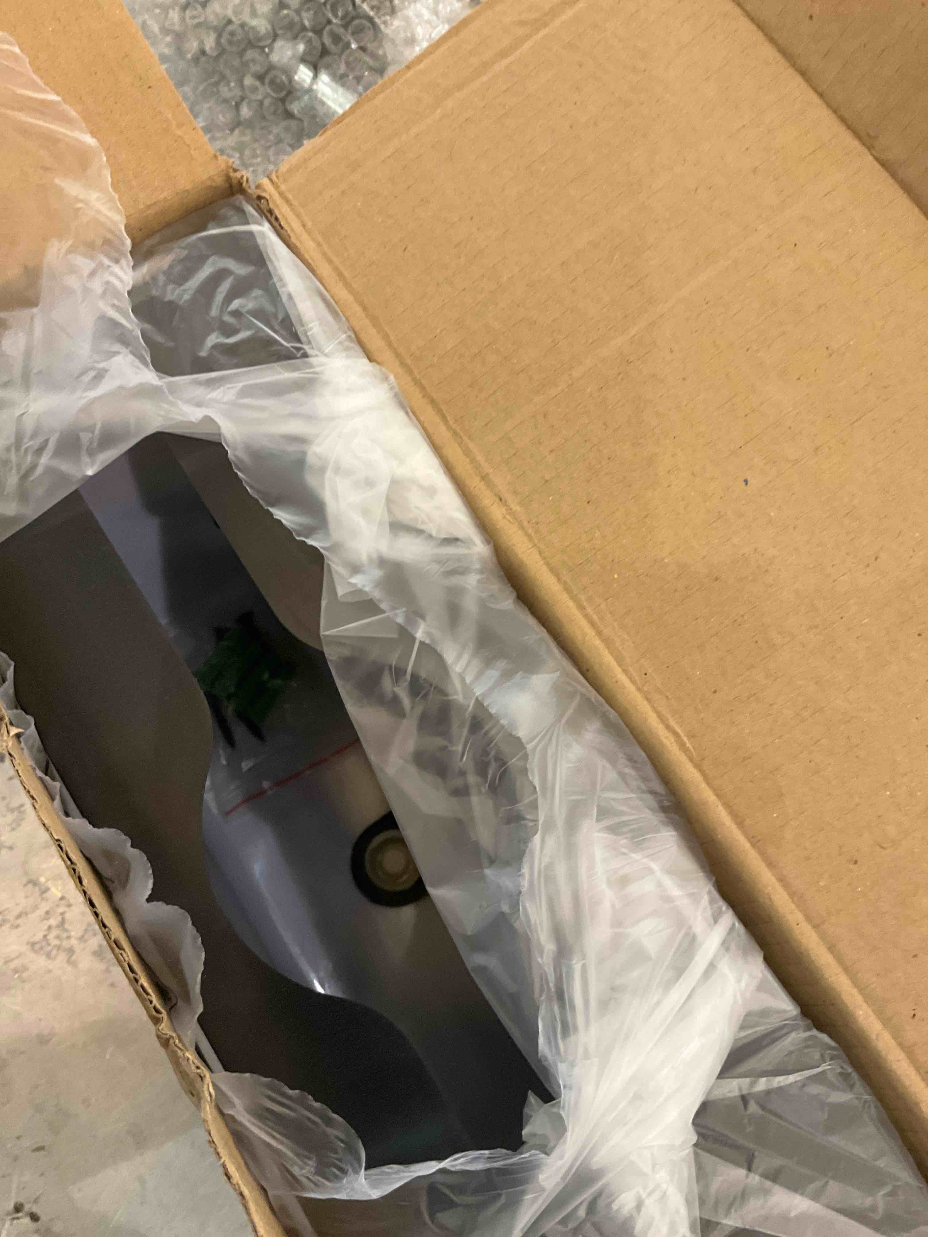 https://s3.amazonaws.com/lotting-images-prod/bidfta/GRA2307224_1747849992934.jpeg