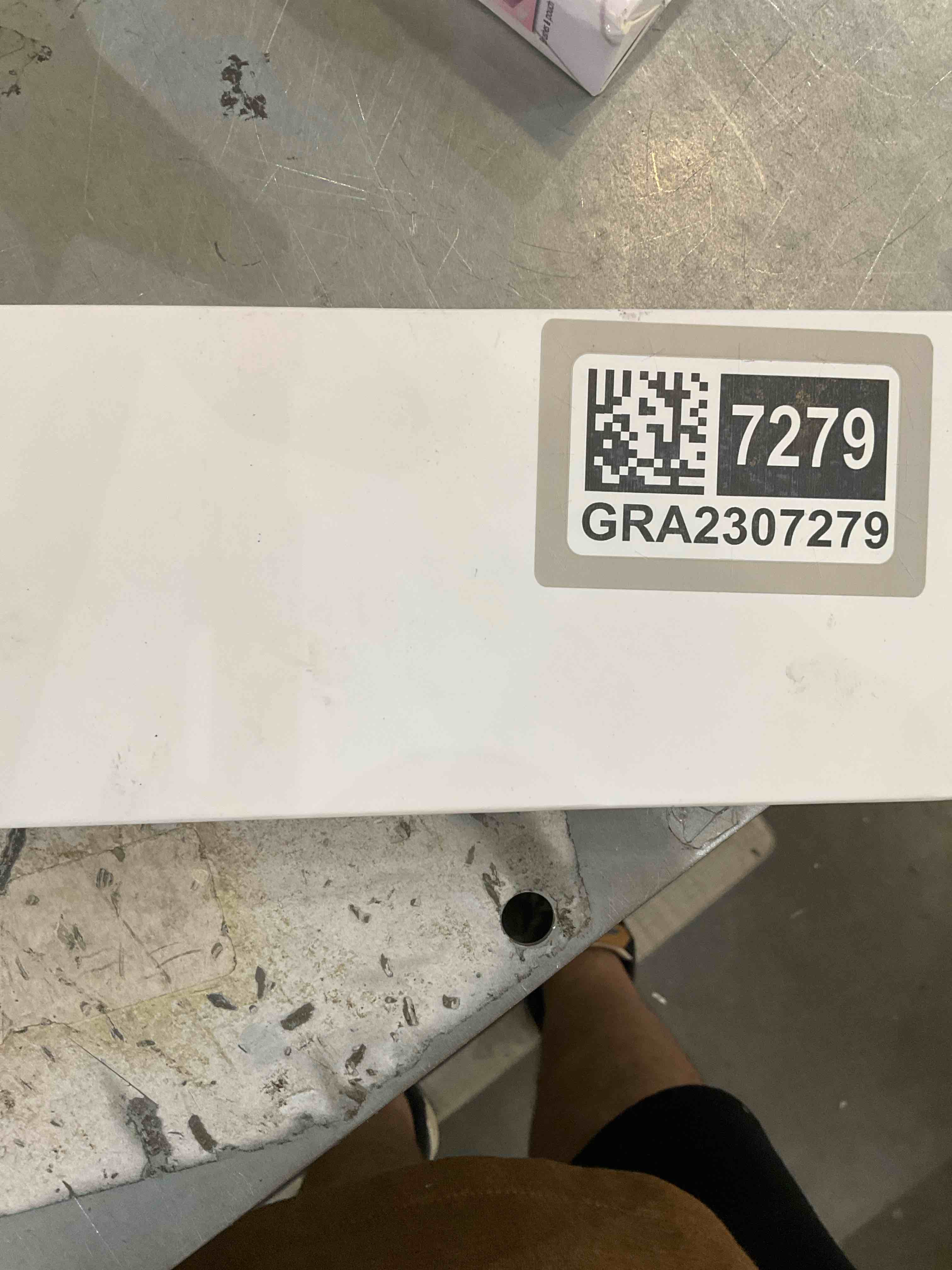 https://s3.amazonaws.com/lotting-images-prod/bidfta/GRA2307279_1747851961557.jpeg