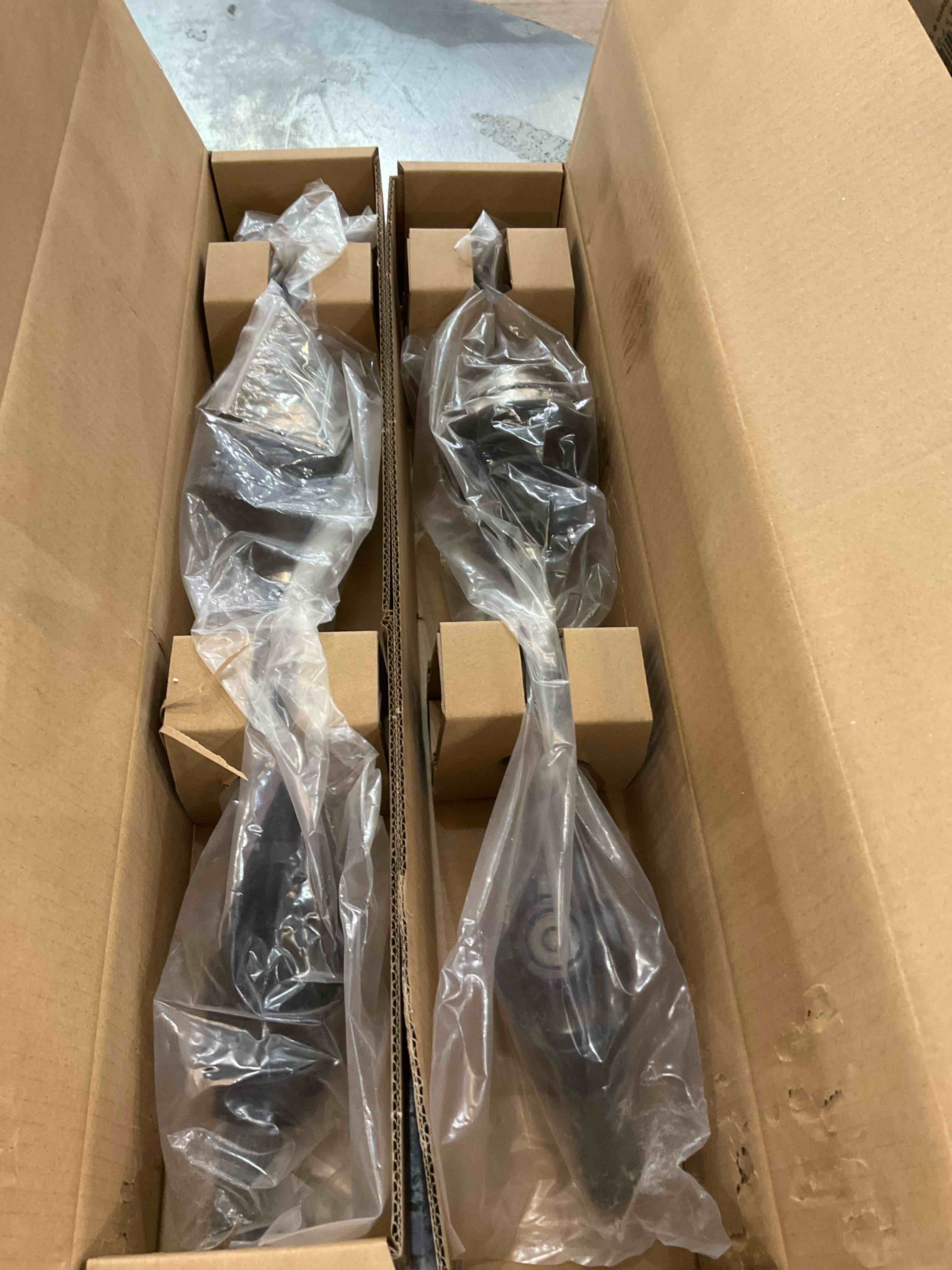https://s3.amazonaws.com/lotting-images-prod/bidfta/GRA2308213_1747672477334.jpeg