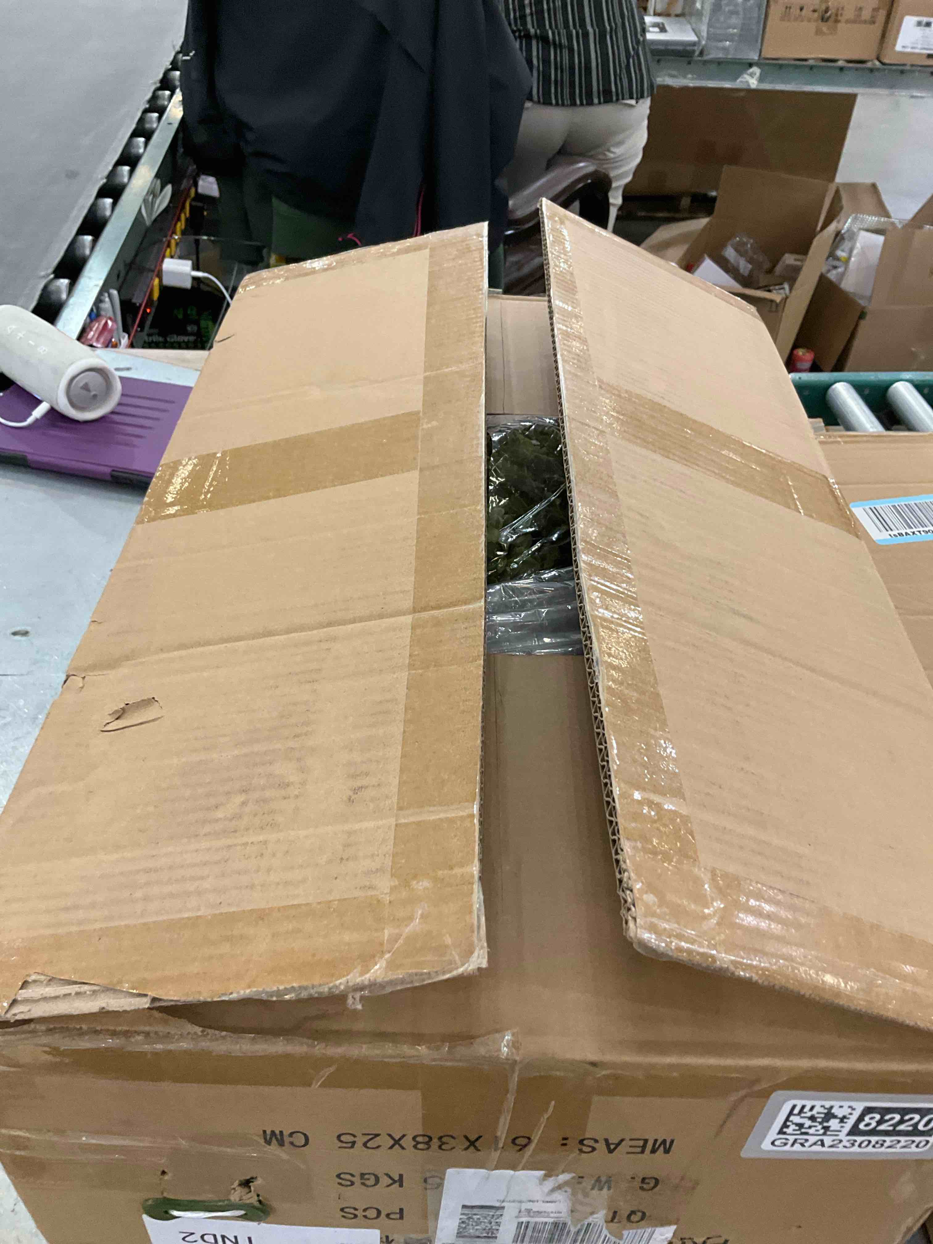 https://s3.amazonaws.com/lotting-images-prod/bidfta/GRA2308220_1747673552873.jpeg