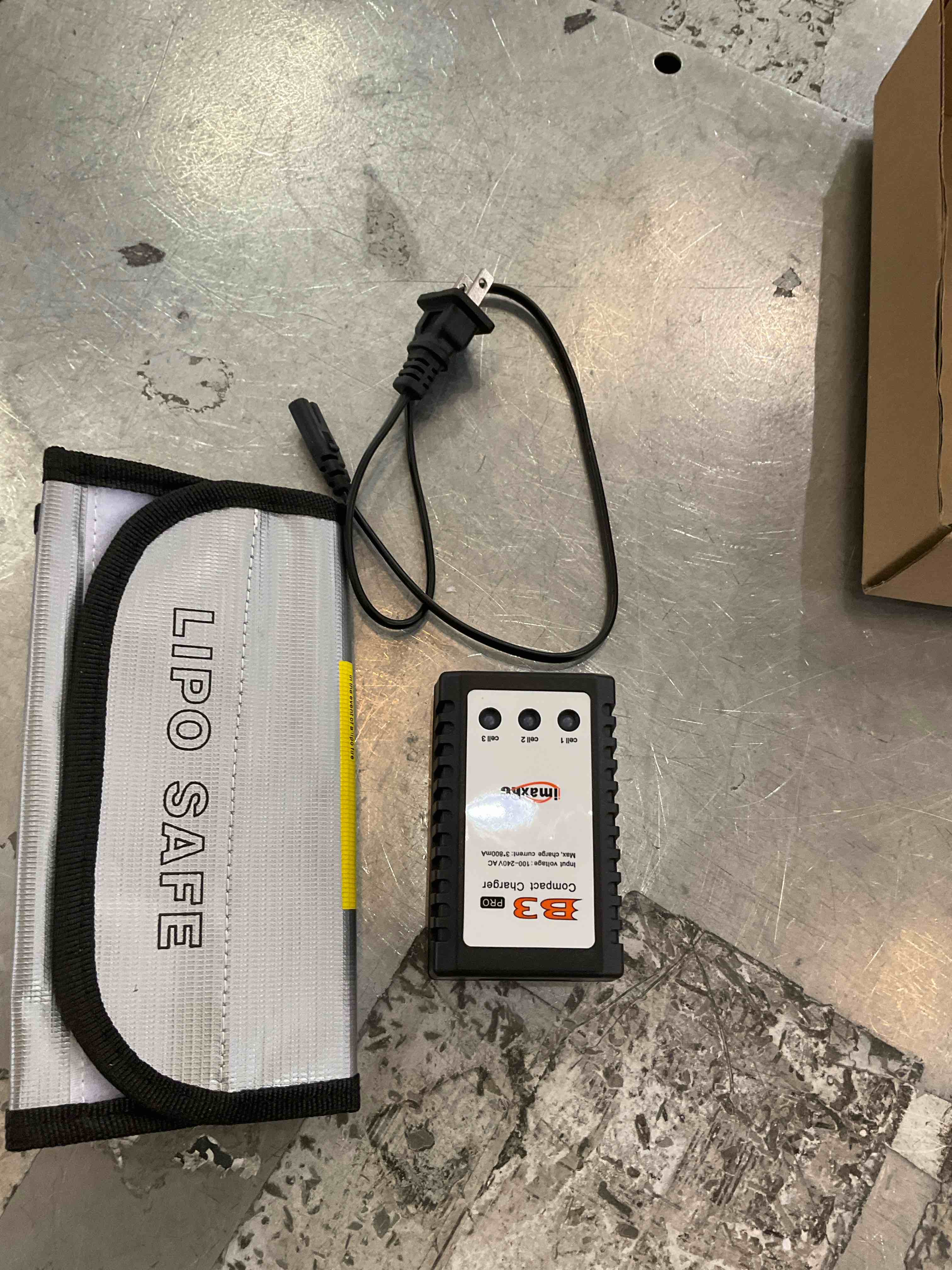 https://s3.amazonaws.com/lotting-images-prod/bidfta/GRA2309297_1747842750519.jpeg