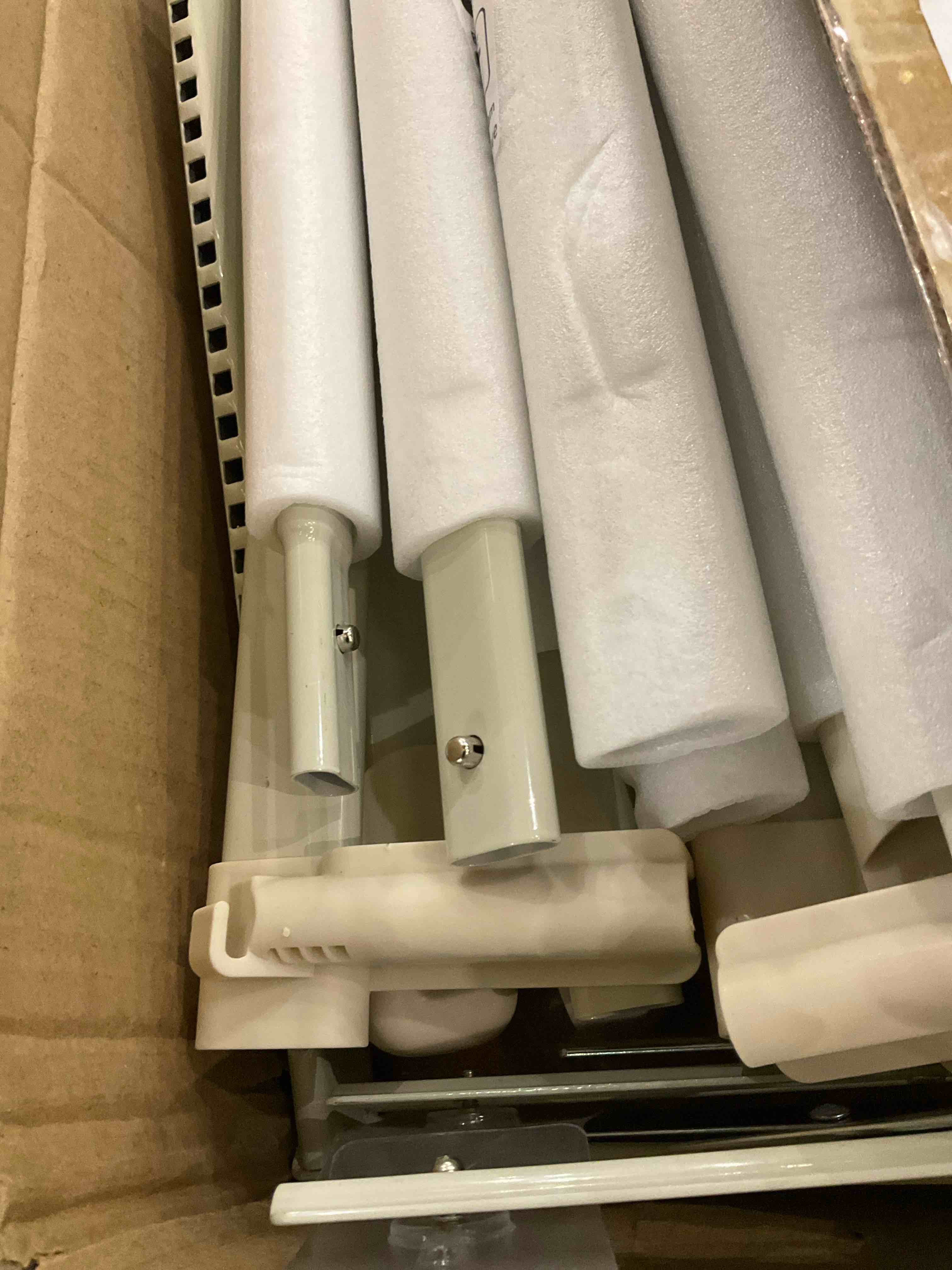 https://s3.amazonaws.com/lotting-images-prod/bidfta/GRA2310573_1748440235909.jpeg