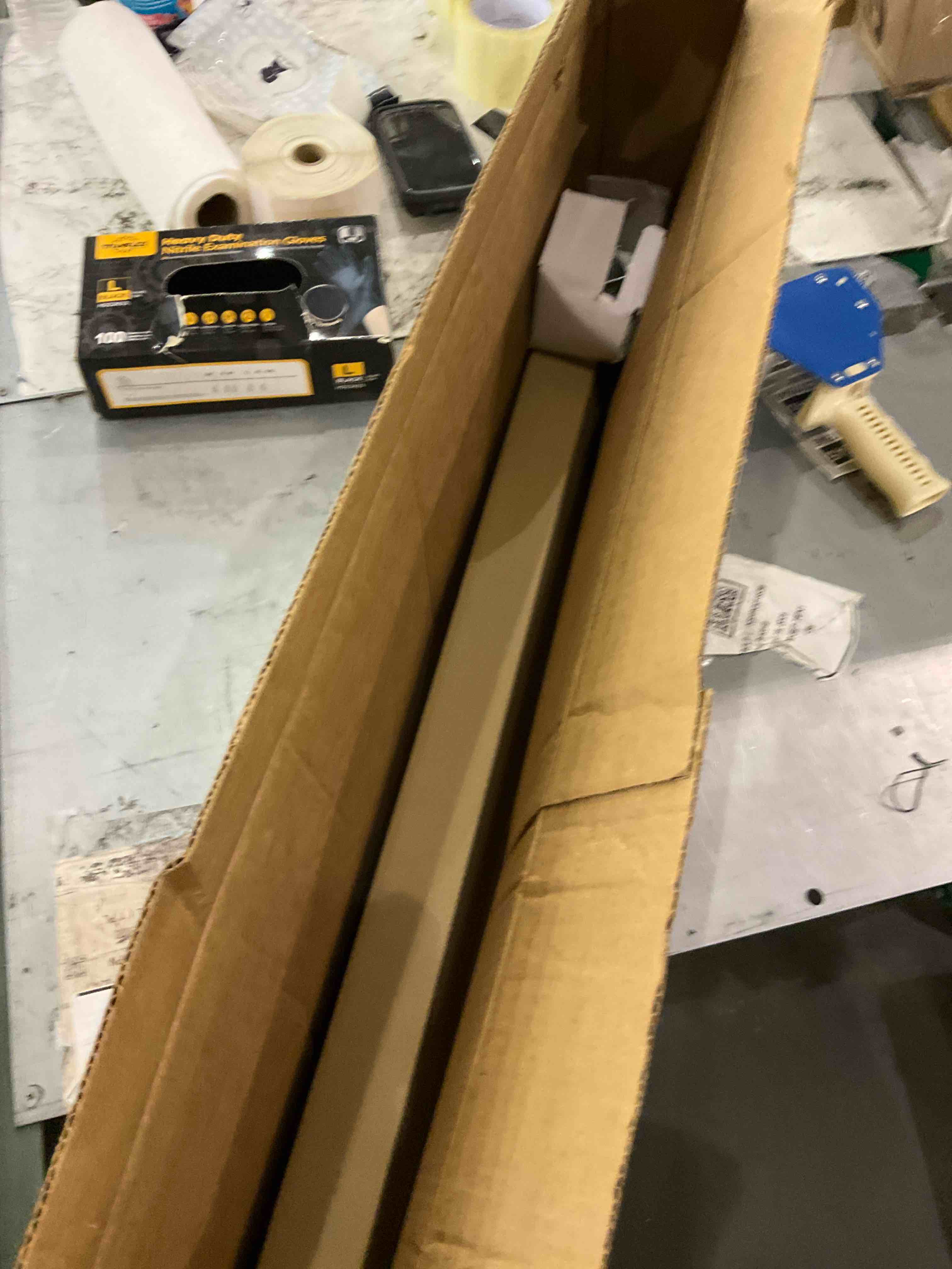 https://s3.amazonaws.com/lotting-images-prod/bidfta/GRA2311802_1748431395181.jpeg