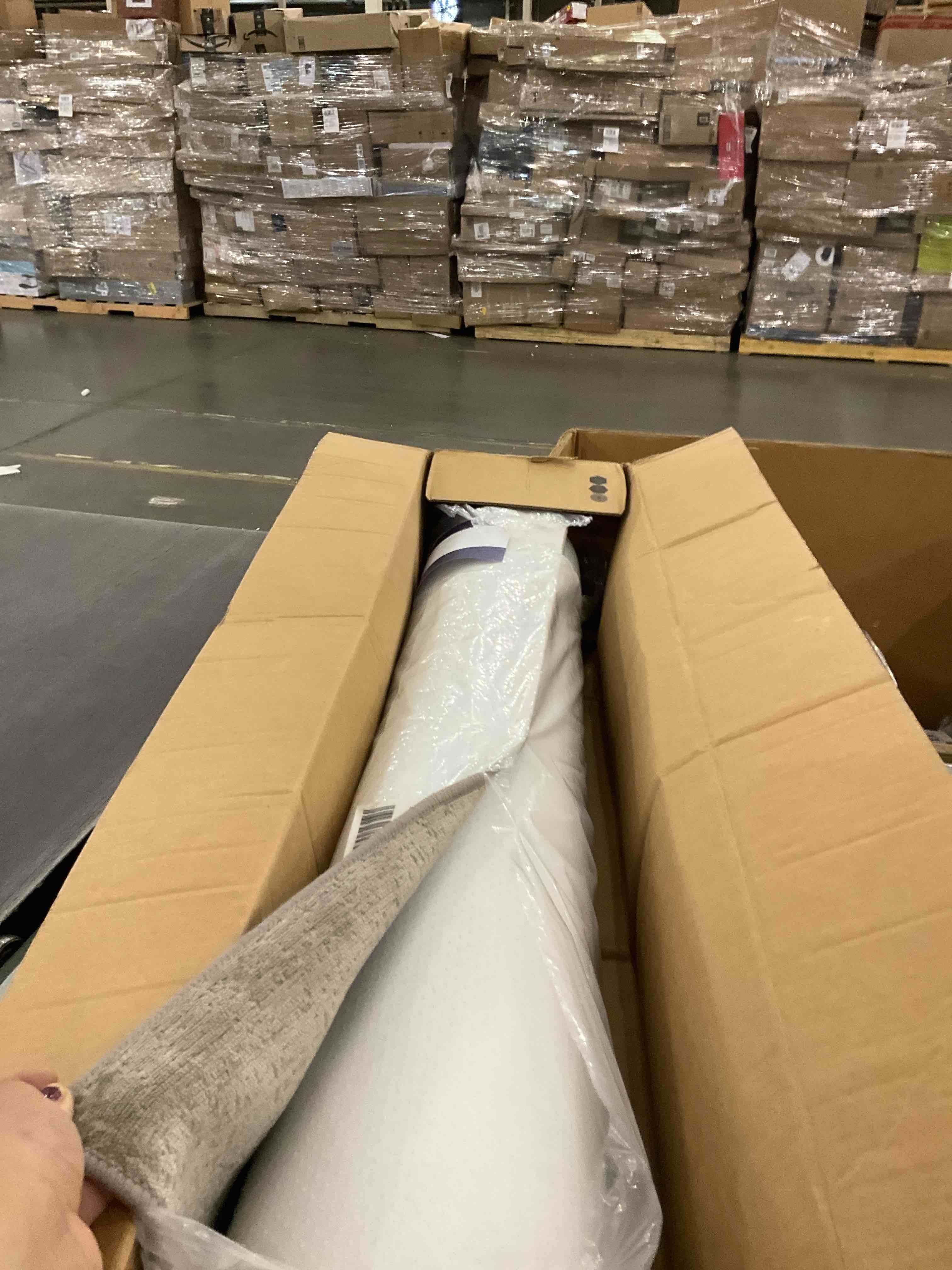 https://s3.amazonaws.com/lotting-images-prod/bidfta/GRA2312297_1748454492940.jpeg