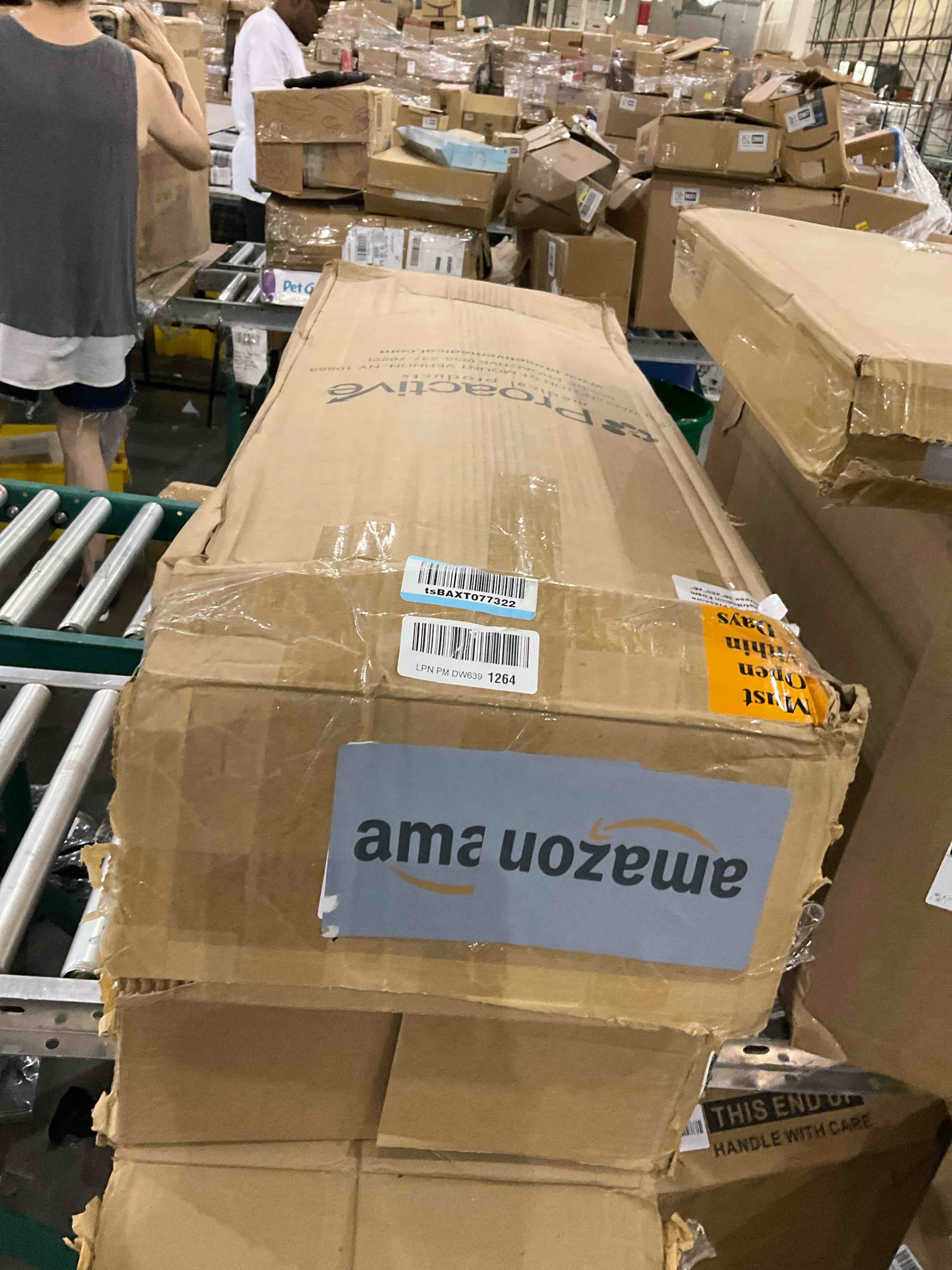 https://s3.amazonaws.com/lotting-images-prod/bidfta/GRA2312963_1748951272351.jpeg
