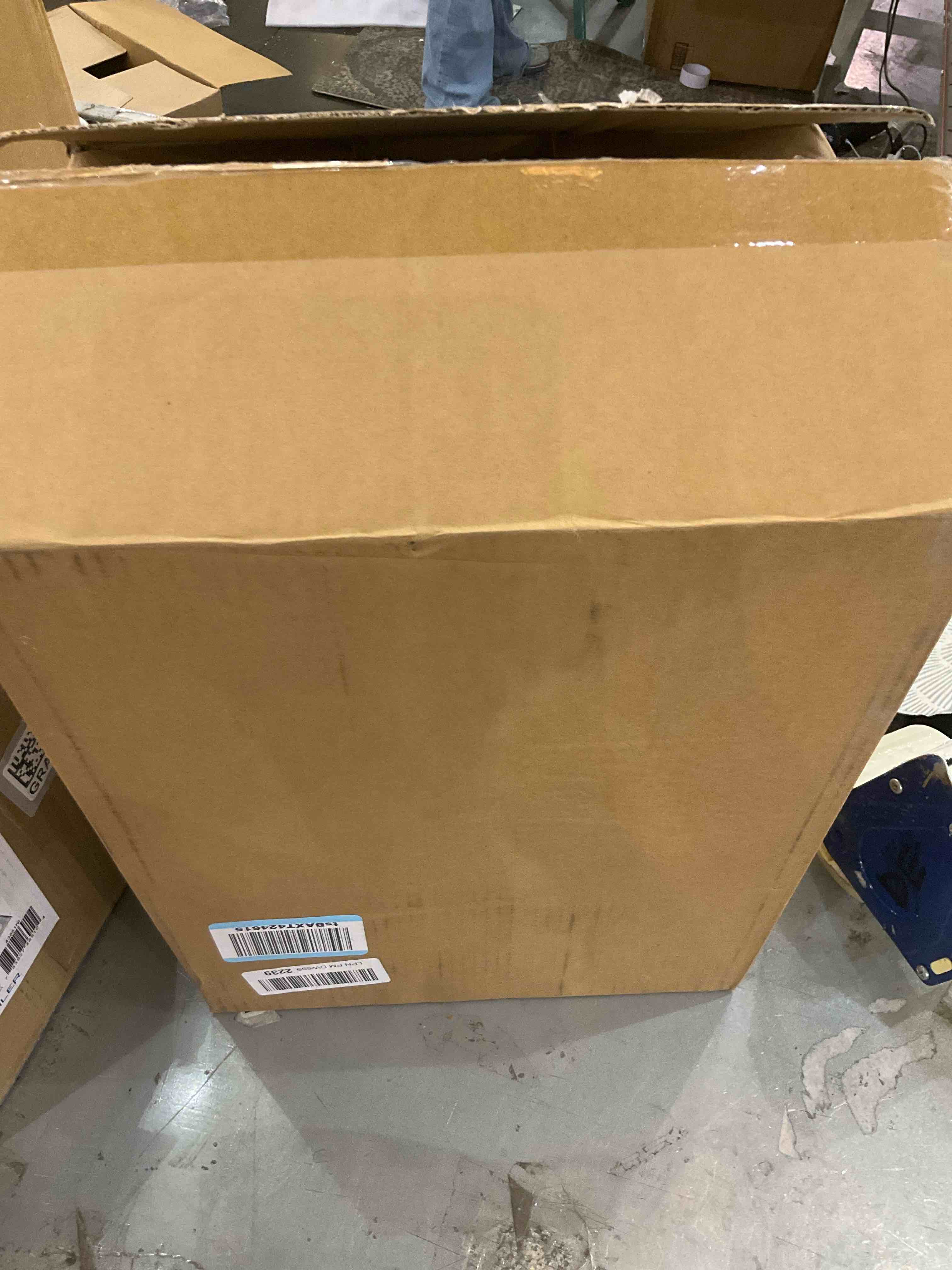 https://s3.amazonaws.com/lotting-images-prod/bidfta/GRA2313909_1749061196720.jpeg