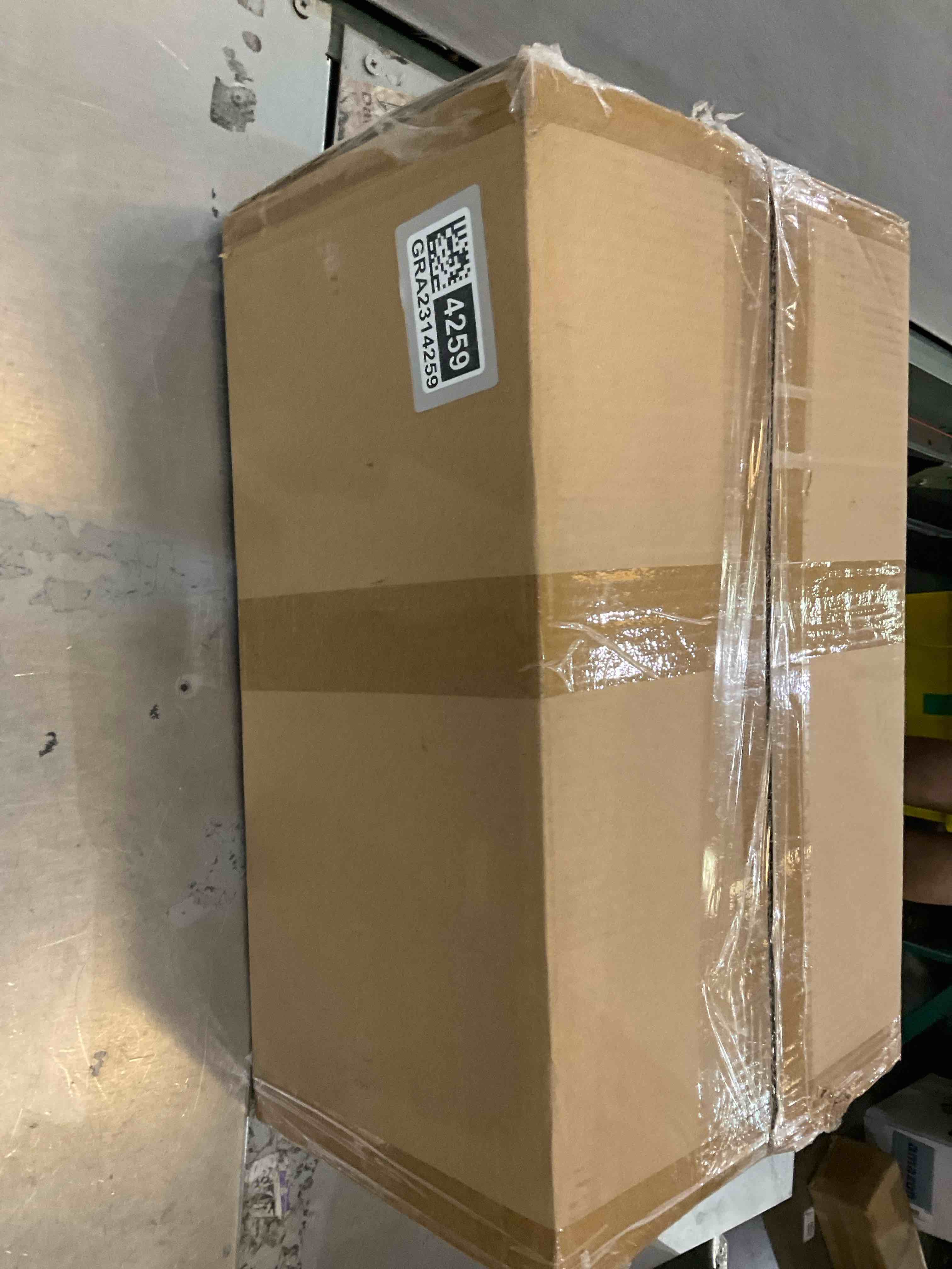 https://s3.amazonaws.com/lotting-images-prod/bidfta/GRA2314259_1748459297790.jpeg