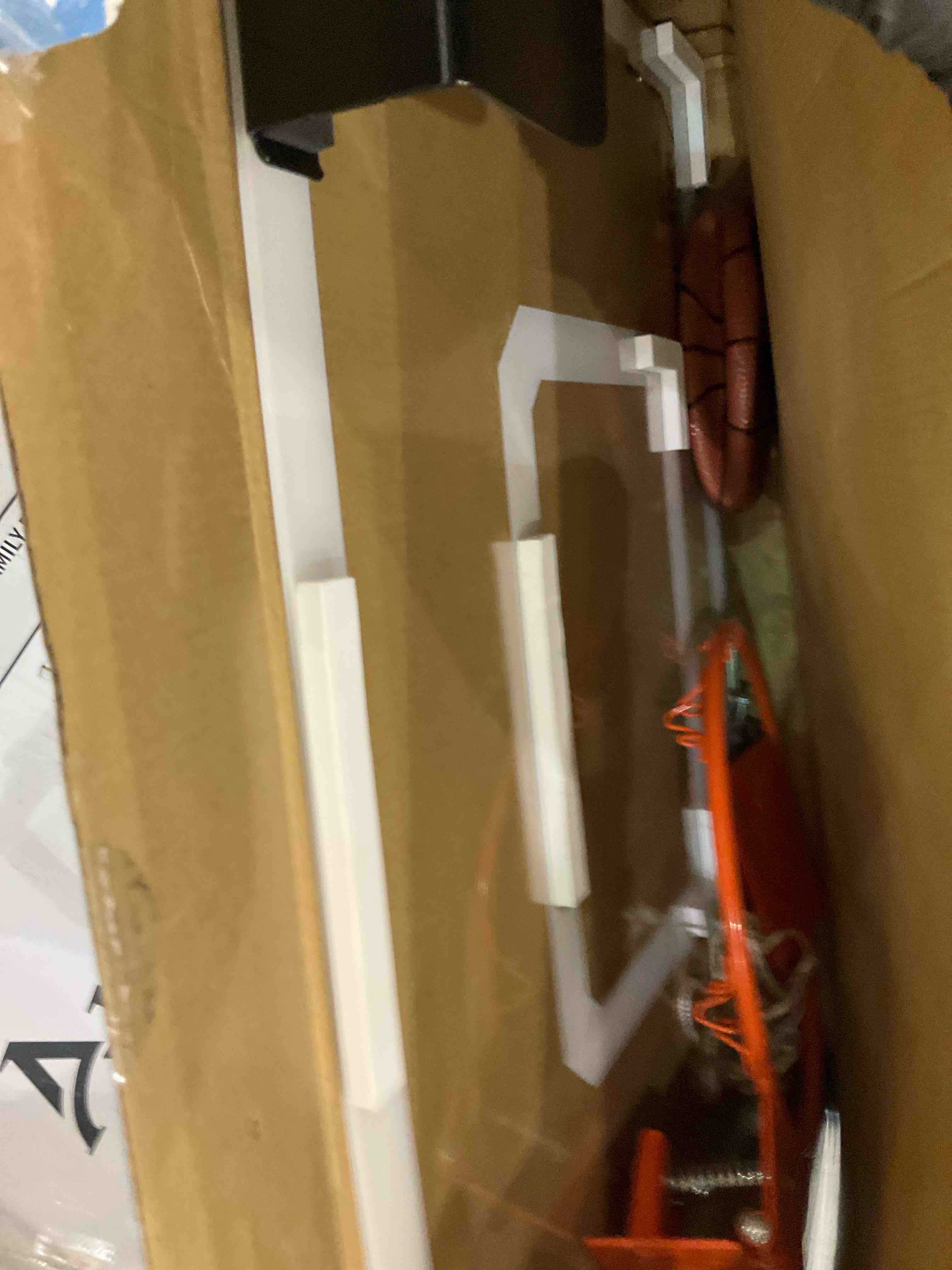 https://s3.amazonaws.com/lotting-images-prod/bidfta/GRA2315014_1748532654907.jpeg