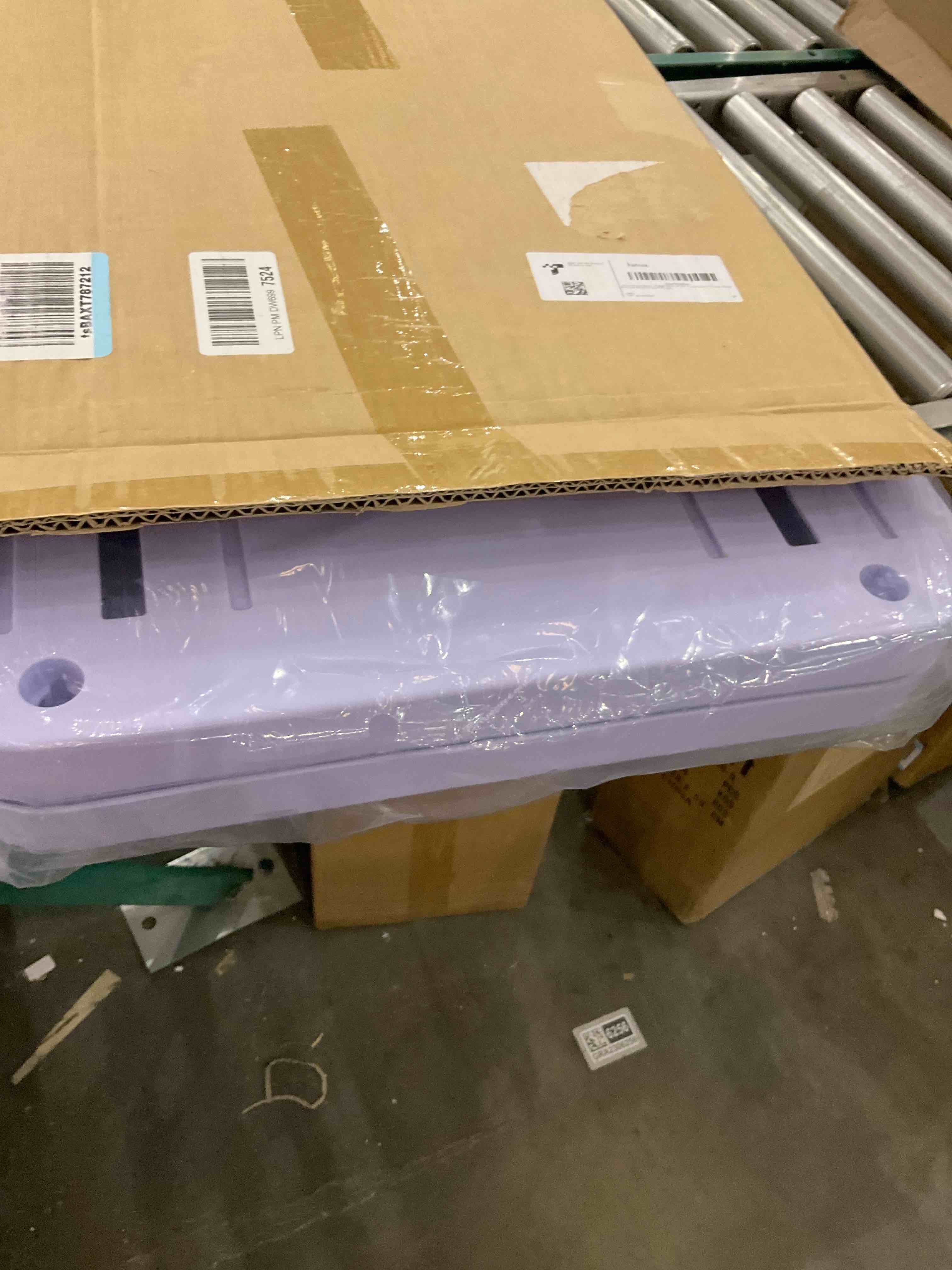 https://s3.amazonaws.com/lotting-images-prod/bidfta/GRA2315638_1748889512995.jpeg