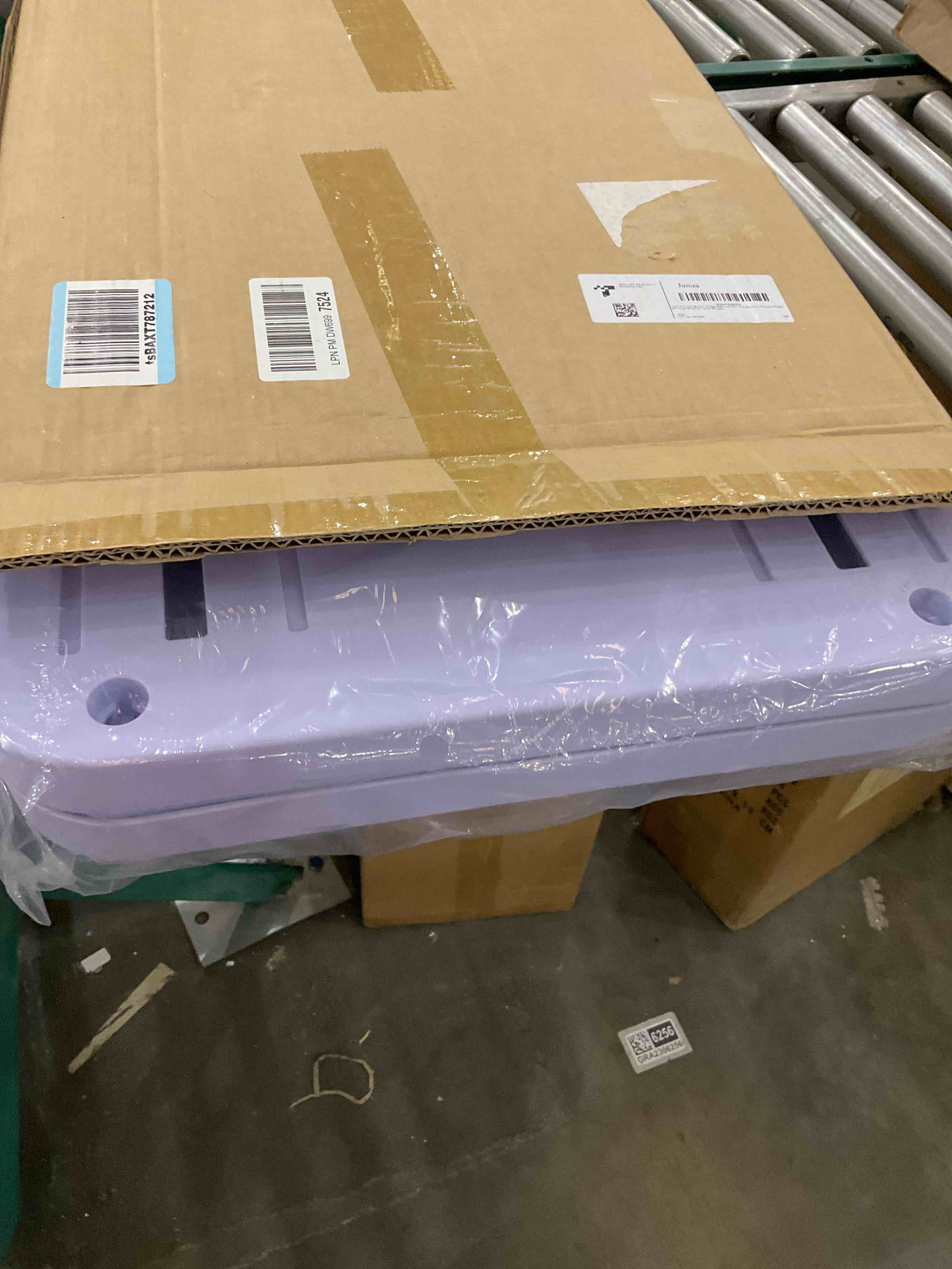 https://s3.amazonaws.com/lotting-images-prod/bidfta/GRA2315638_1748889513985.jpeg