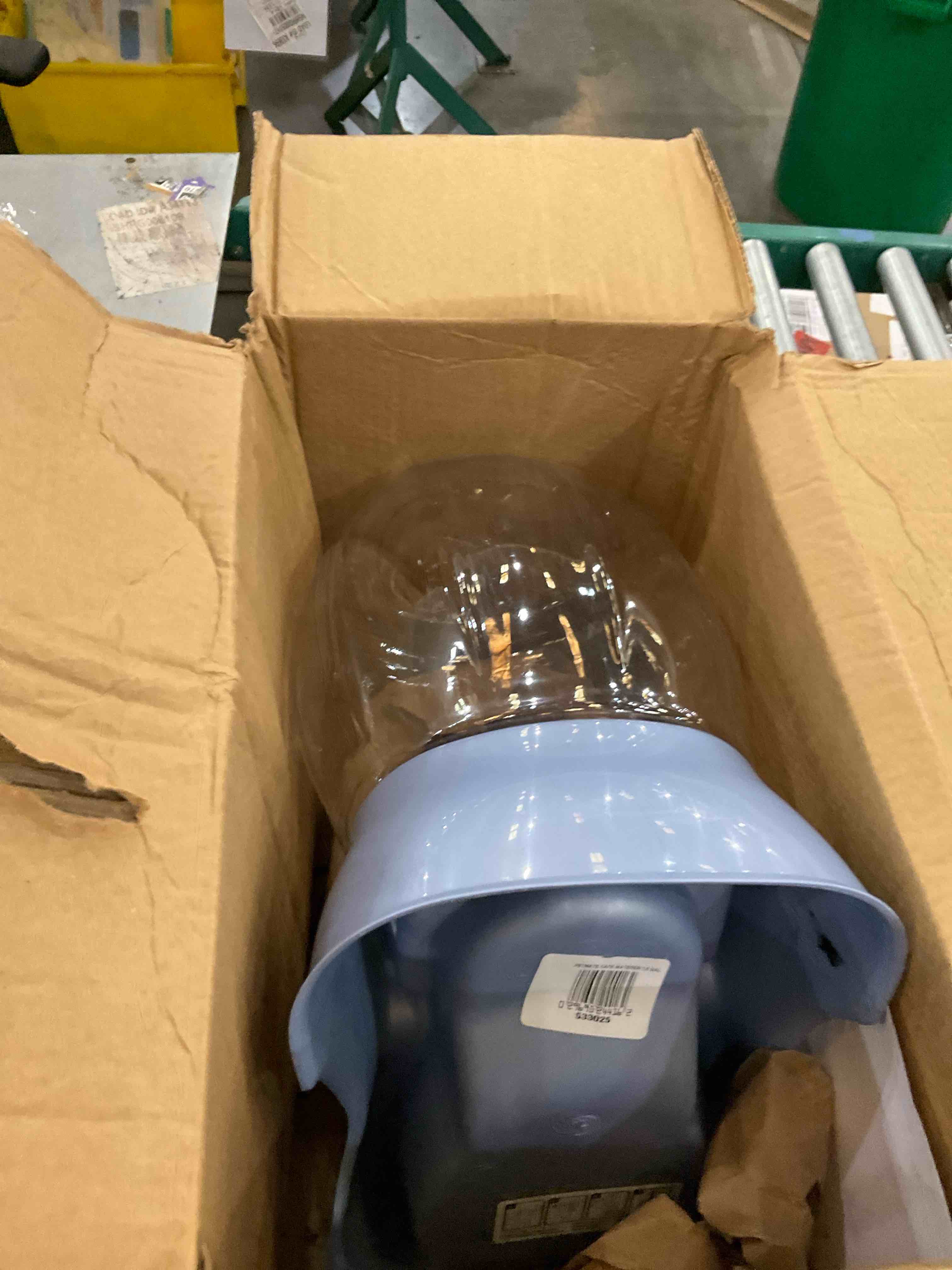 https://s3.amazonaws.com/lotting-images-prod/bidfta/GRA2315641_1748889078539.jpeg