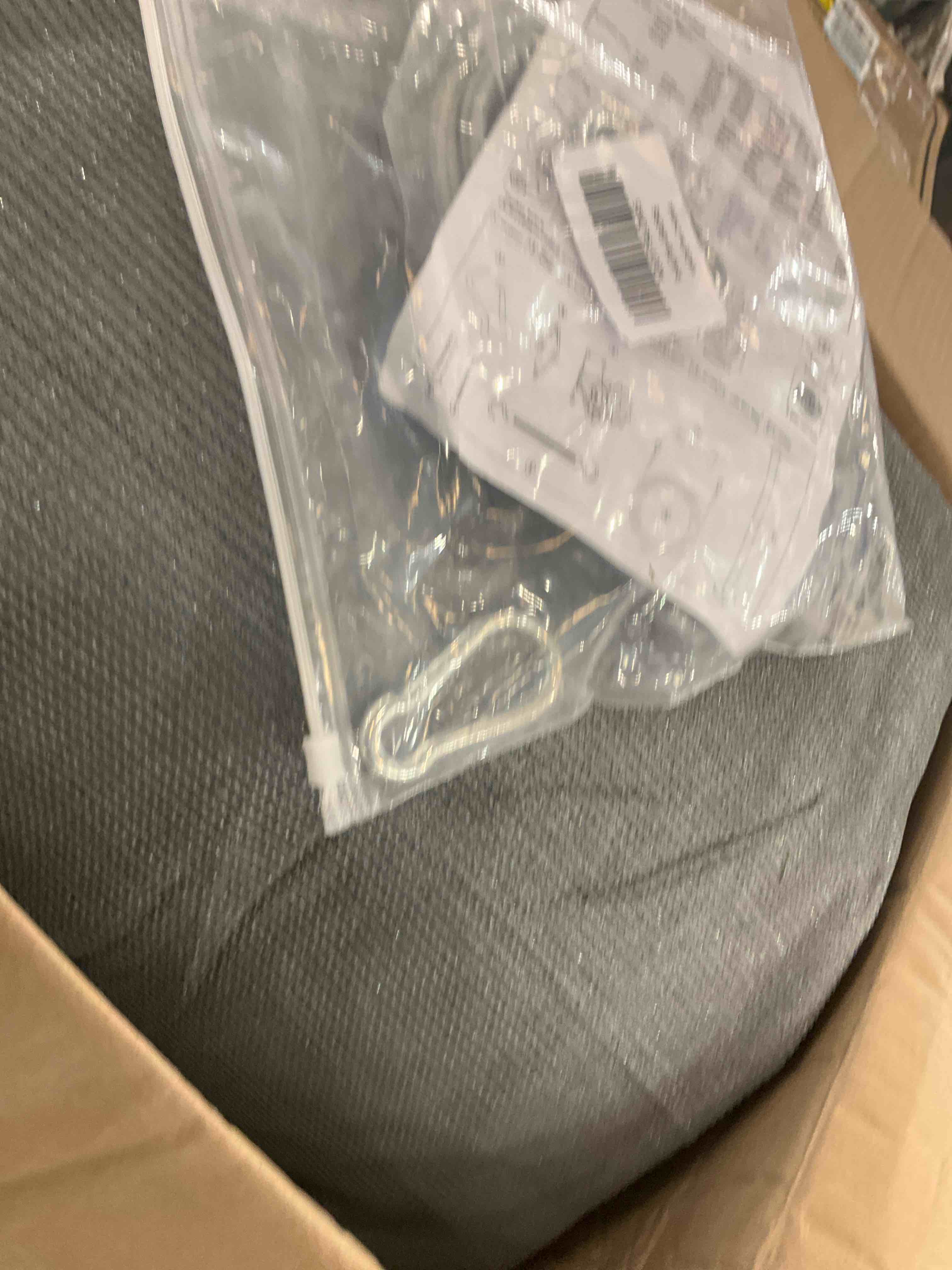 https://s3.amazonaws.com/lotting-images-prod/bidfta/GRA2315791_1748886466142.jpeg
