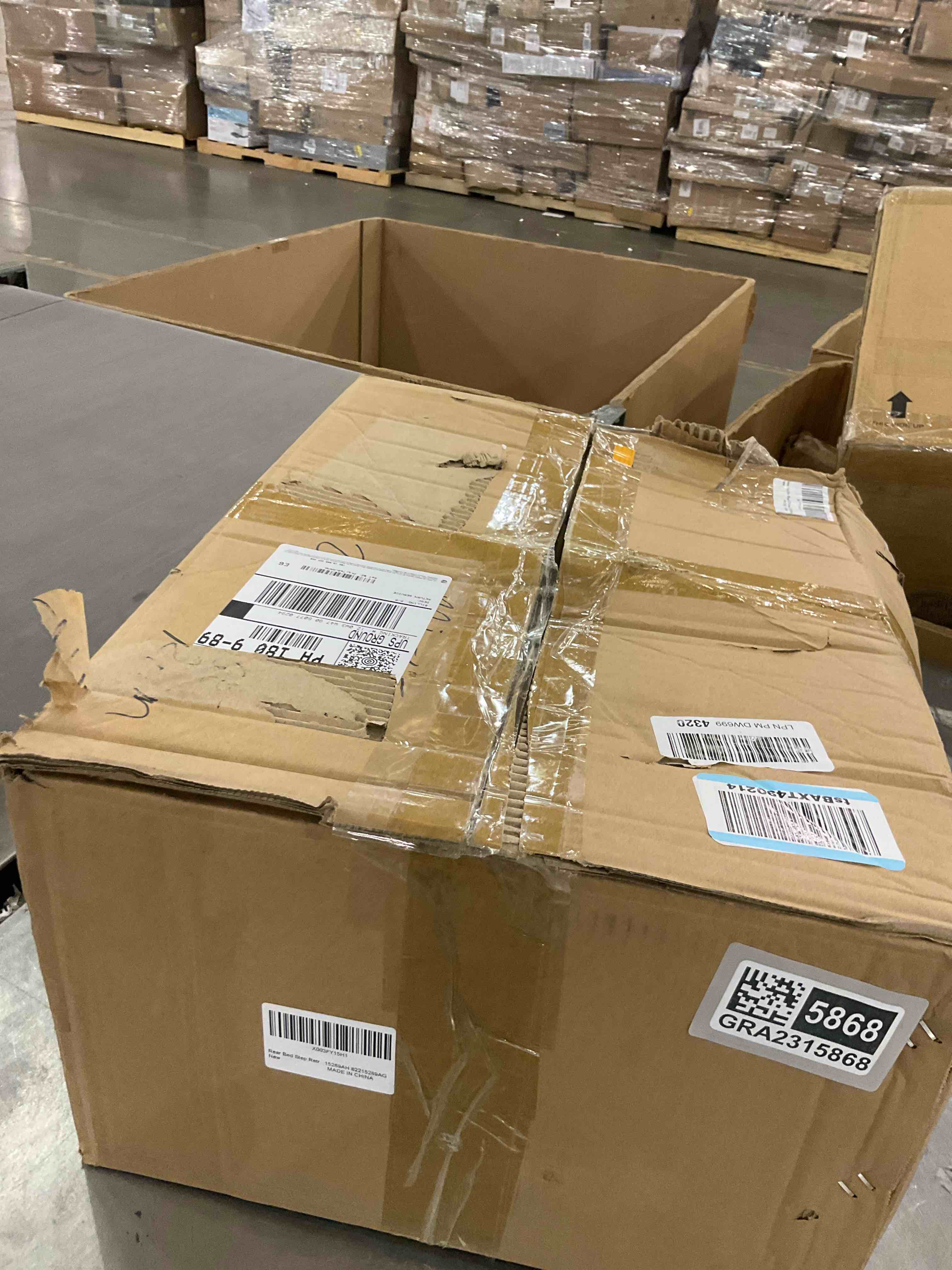 https://s3.amazonaws.com/lotting-images-prod/bidfta/GRA2315868_1748953068689.jpeg