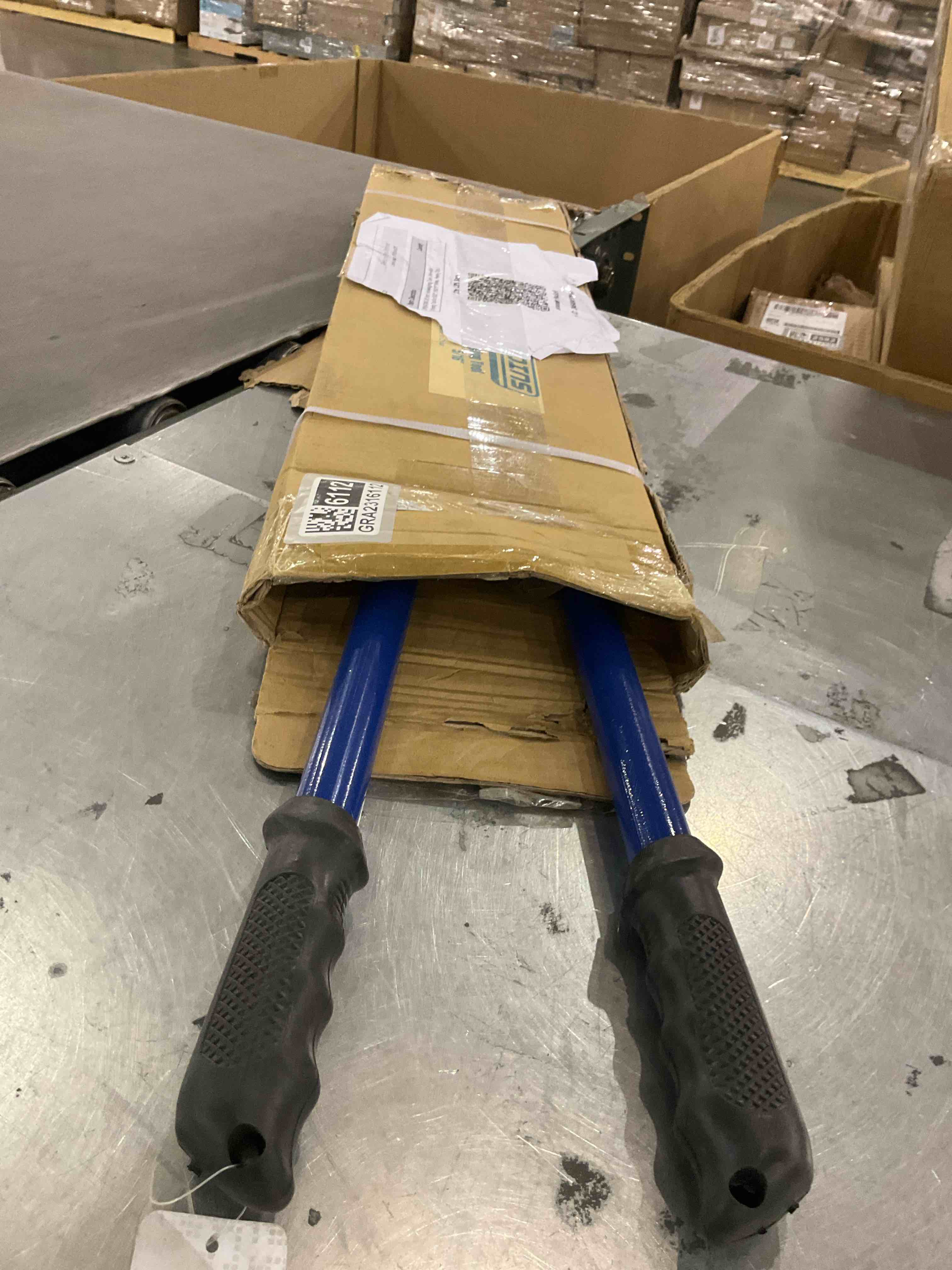 https://s3.amazonaws.com/lotting-images-prod/bidfta/GRA2316112_1748951034774.jpeg